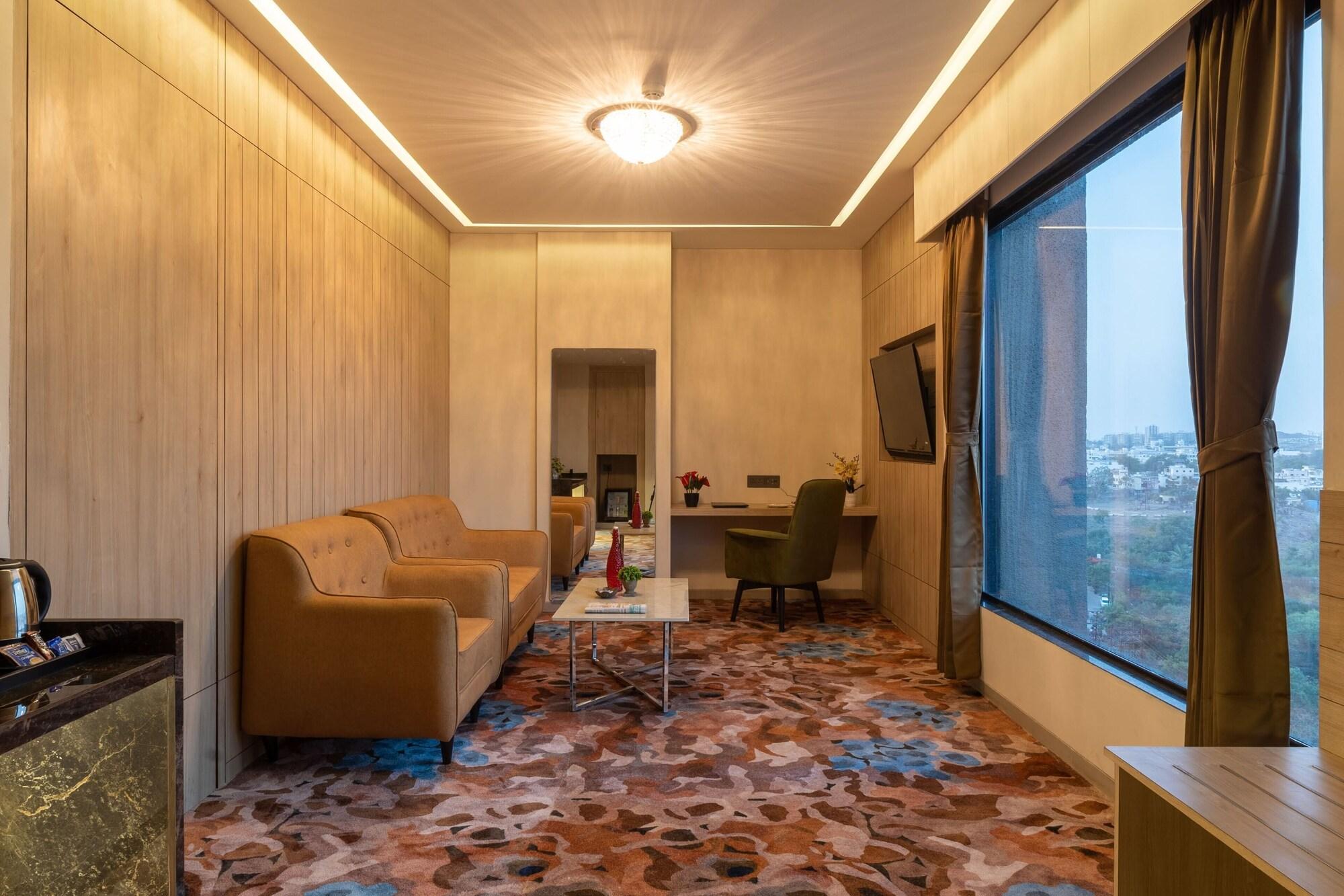 Comodidades del Alojamiento The Monarch at Chakan MIDC - Pune