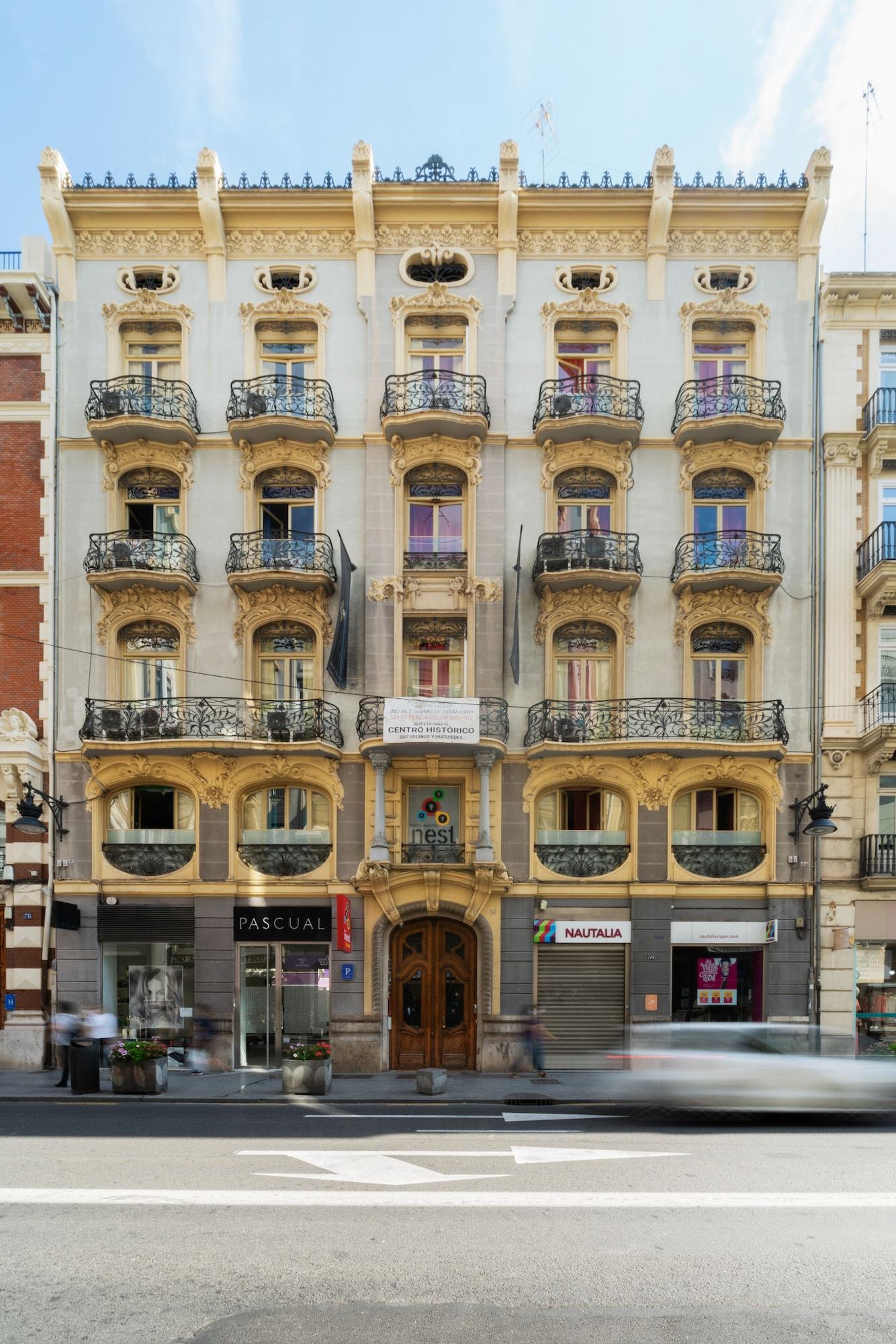 Varios Red Nest Hostel