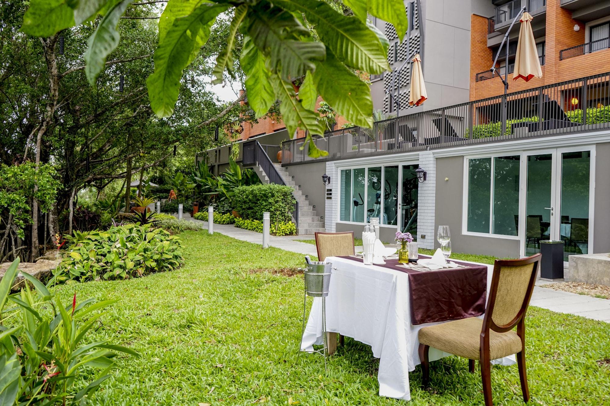 Vista Exterior Rimnaam Klangchan Hotel