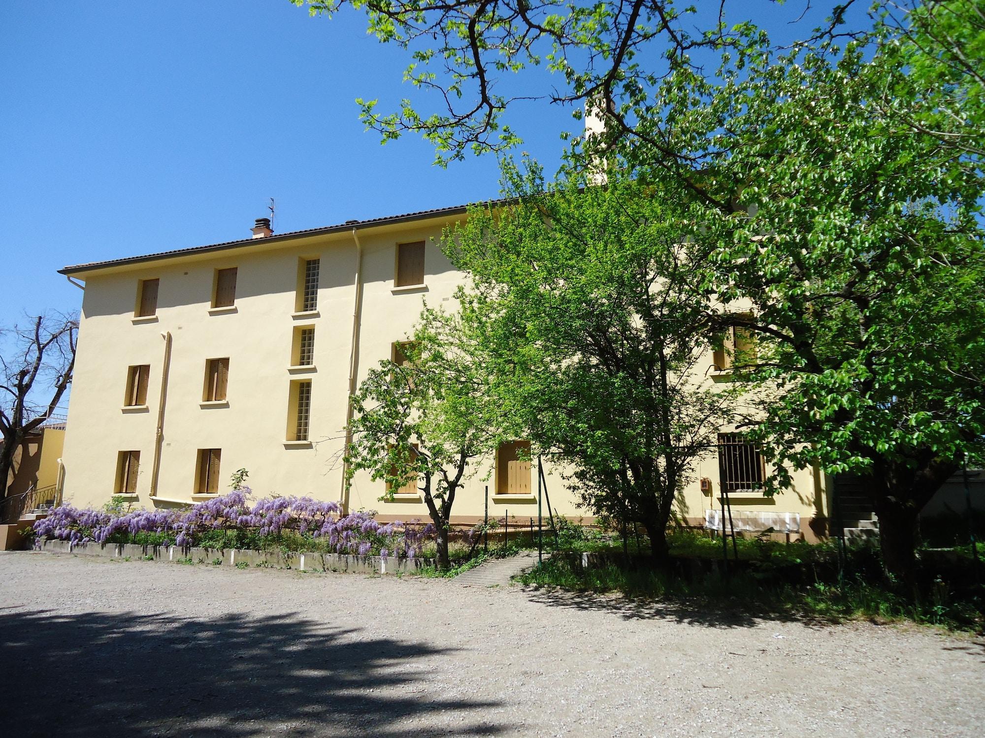 Varios Hôtel des Voyageurs