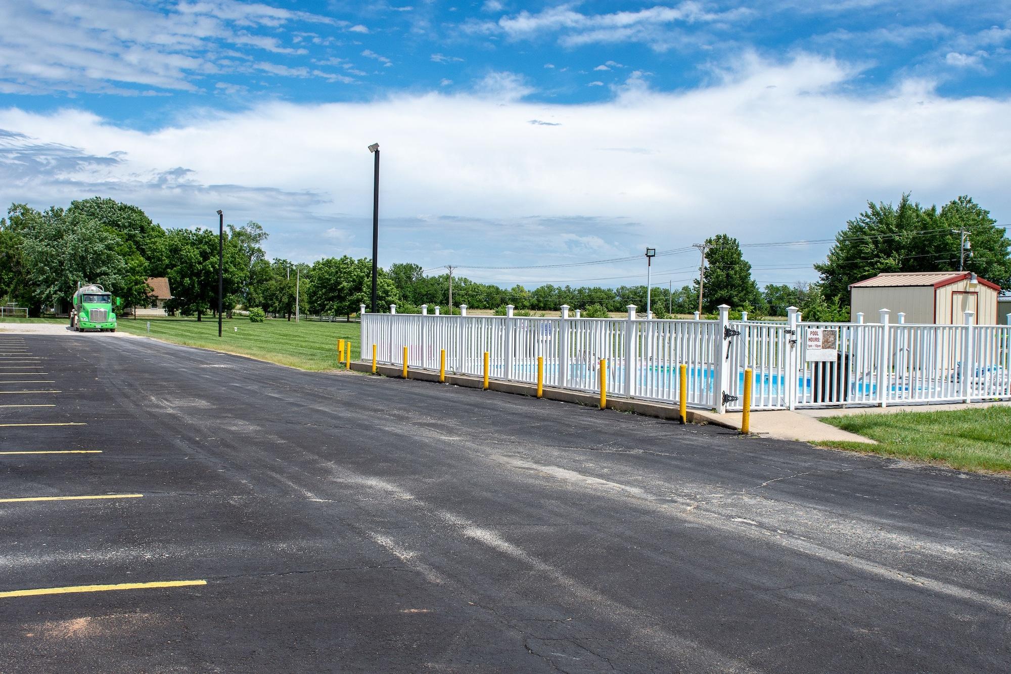 Vista Exterior Americas Best Value Inn Chanute