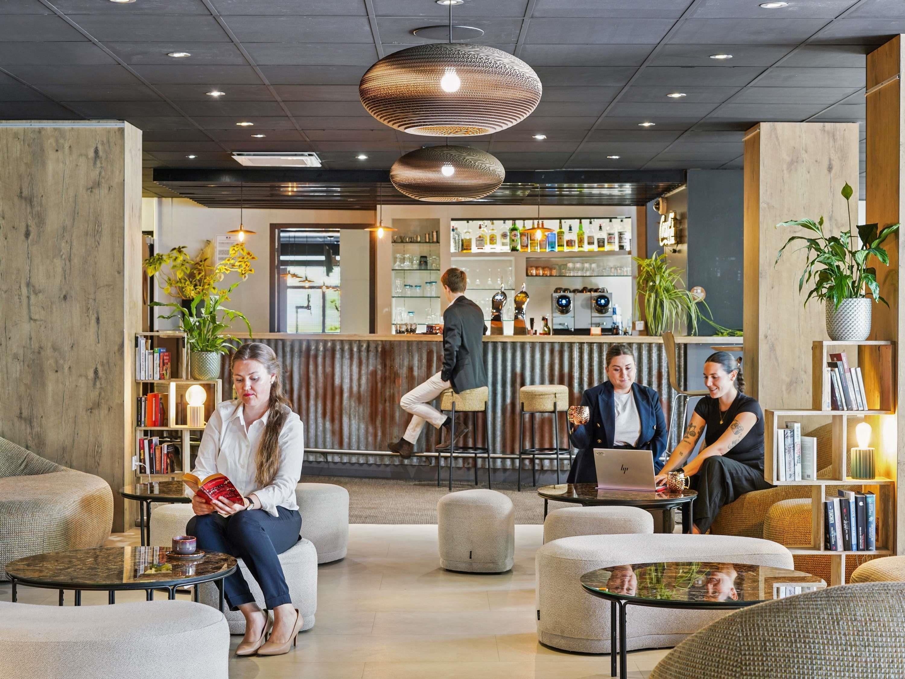 Bar/Salón ibis Paris Porte d'Orléans