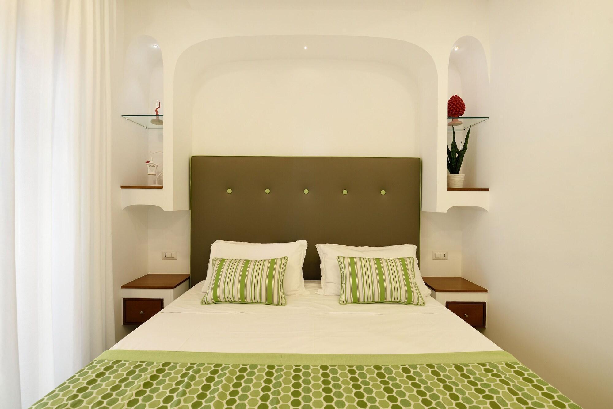 Vista Exterior Sorrento Rooms Deluxe