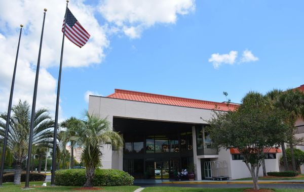 Grand Hotel Orlando at Universal Blvd - Shuttle to Theme Parks - Hoteles en Convention Center de Orlando