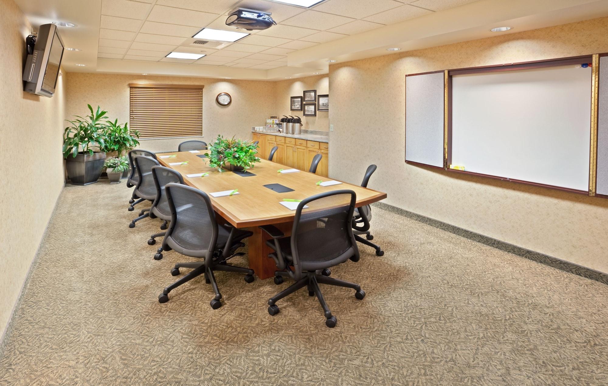 Sala de Reuniones Holiday Inn Express & Suites Cheney by IHG