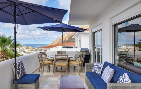 Chic Cabo Condo - Walk to Marina & Downtown! - Hoteles 3 estrellas en Cabo San Lucas
