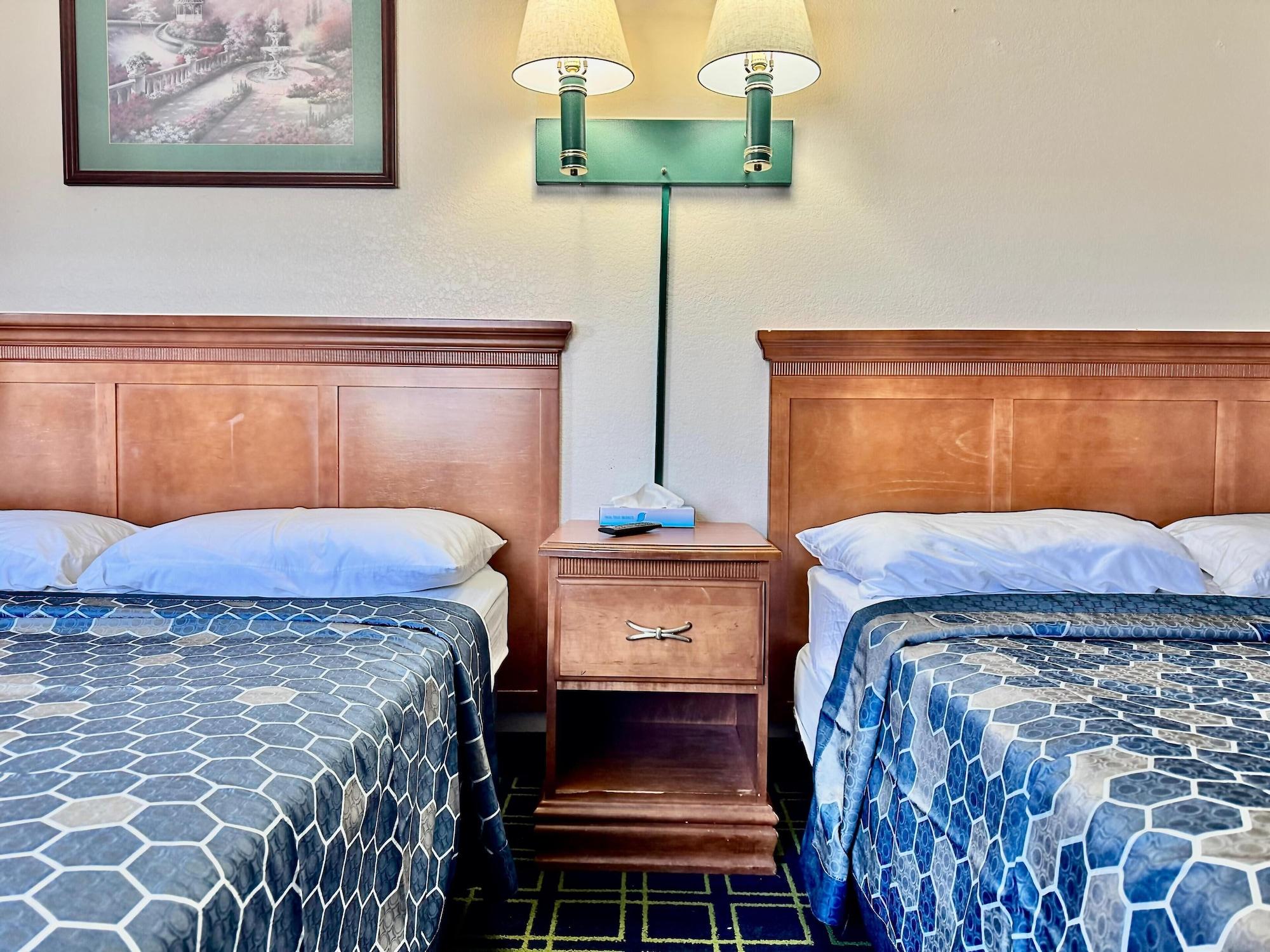 Varios Sunset Inn & Suites