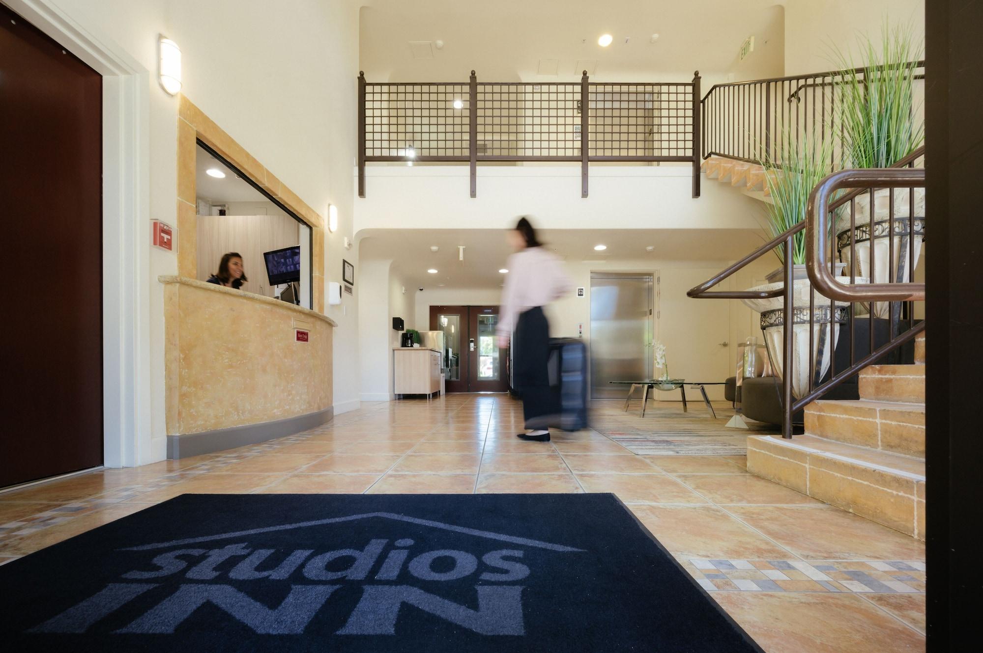 Vista Lobby Studios Inn