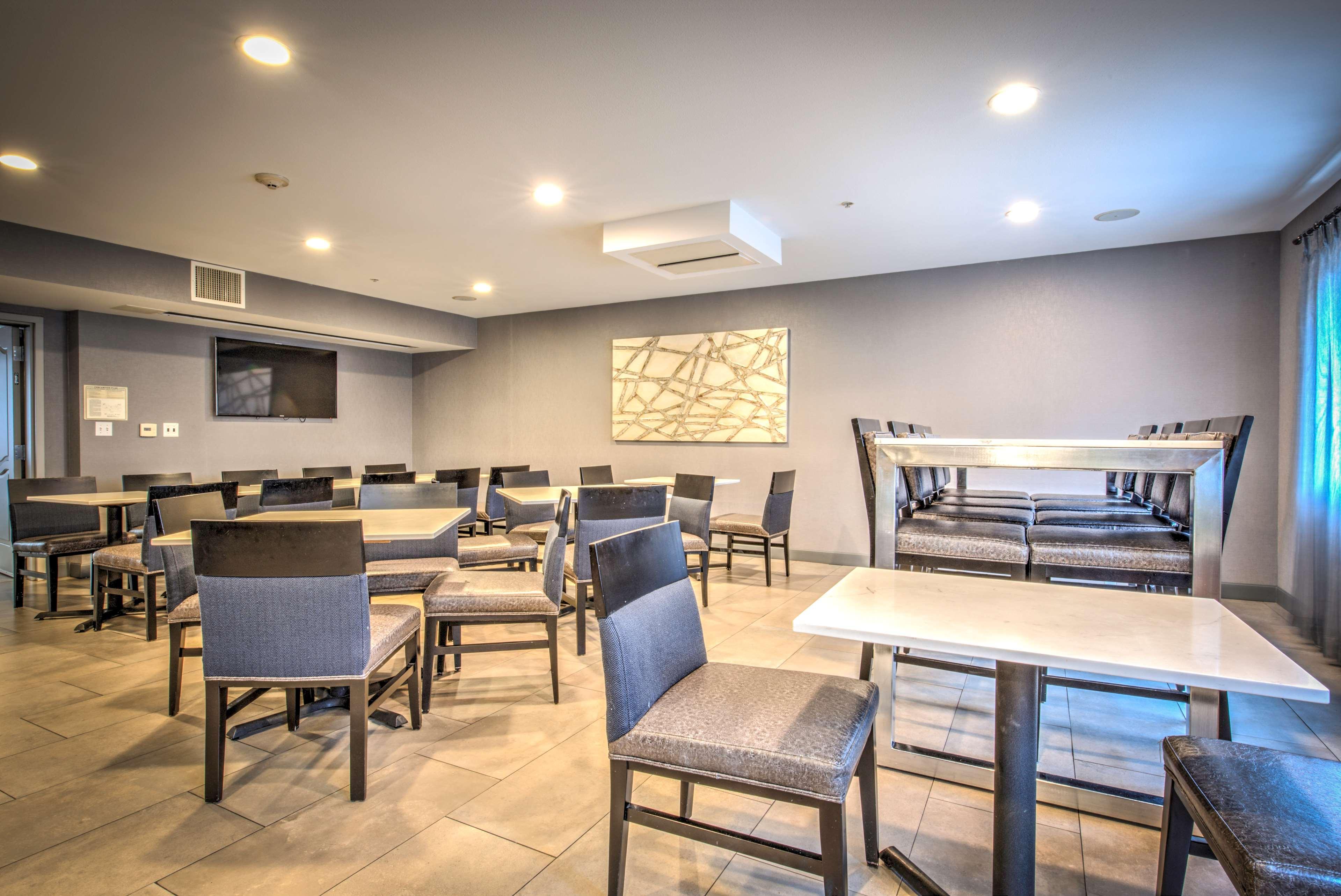 Restaurant Best Western Plus Media Center Inn & Suites