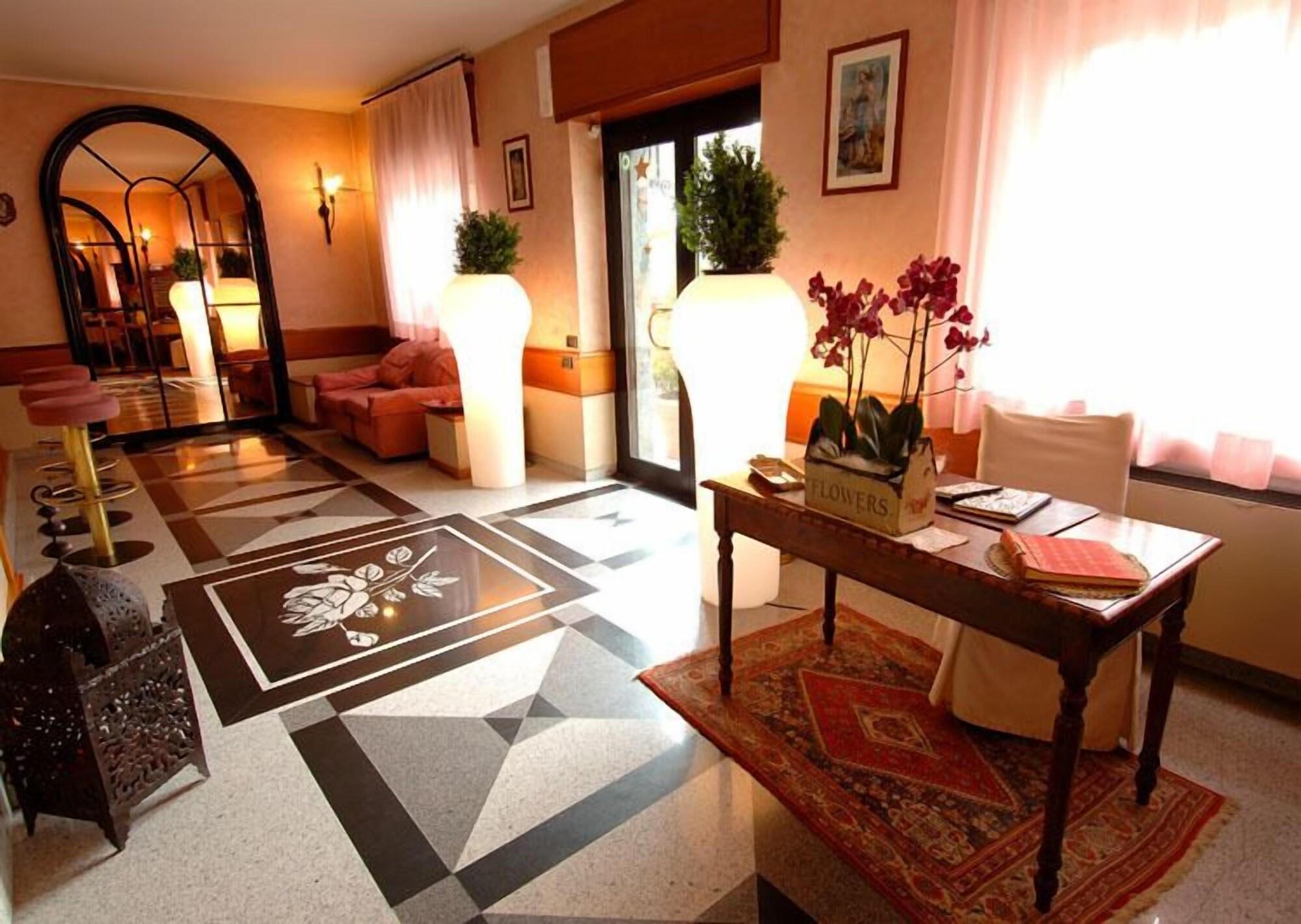 Varios hotel san gerolamo