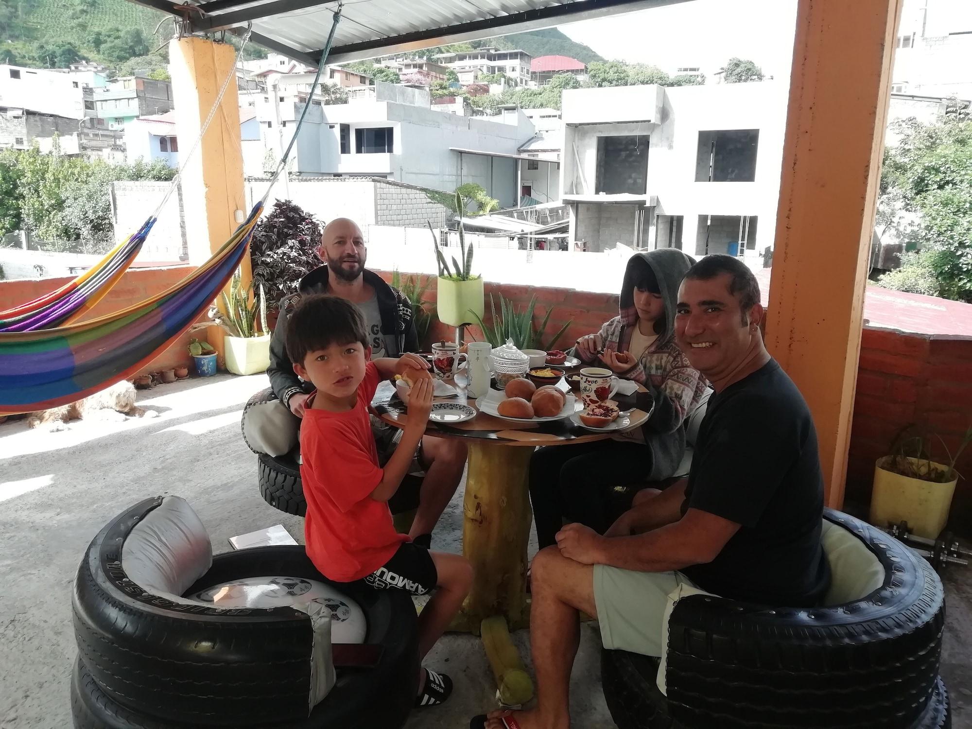 Vista Exterior Hotel La Casa Amarilla City