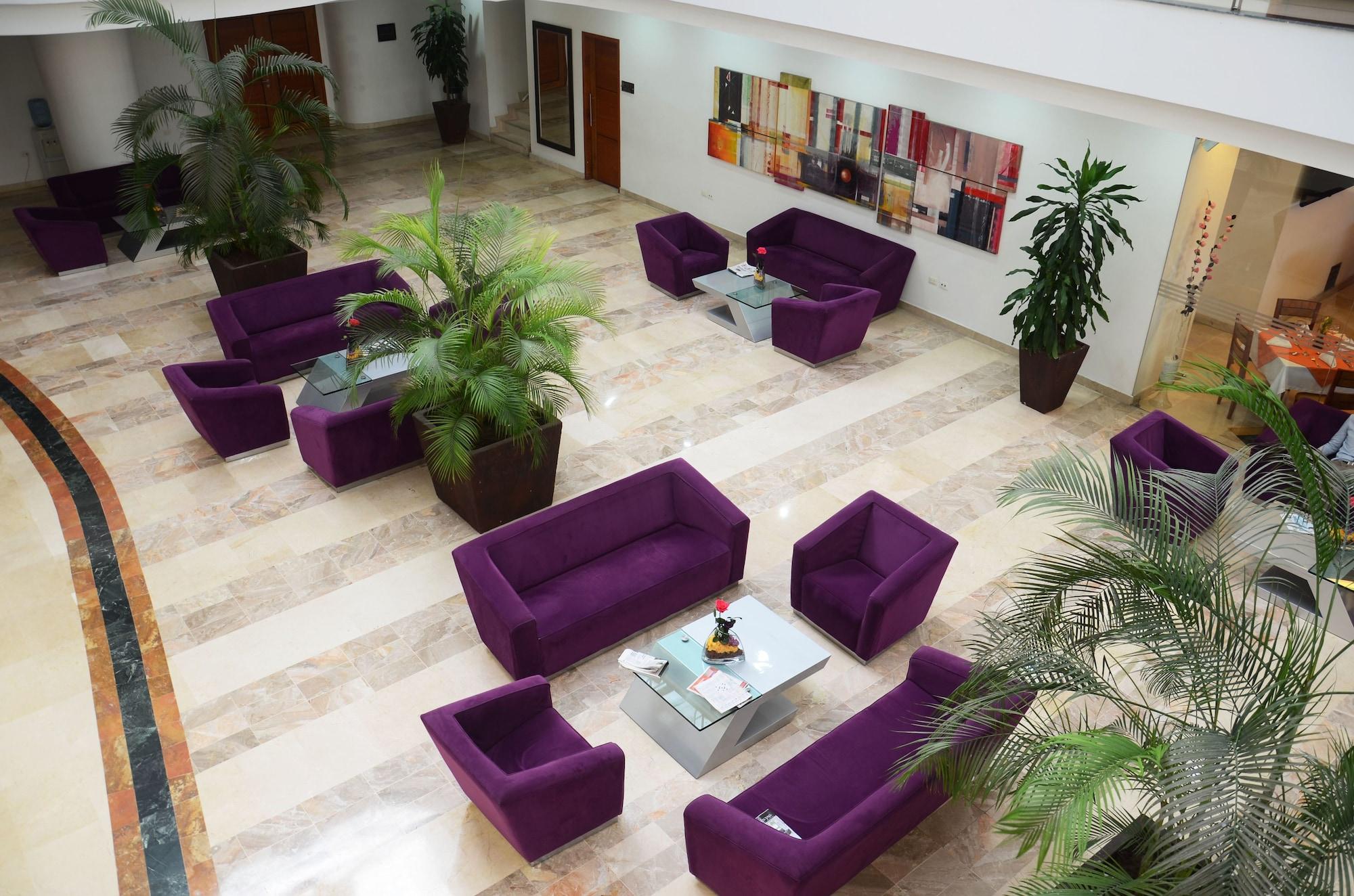Vista Lobby Hotel Atrium Plaza