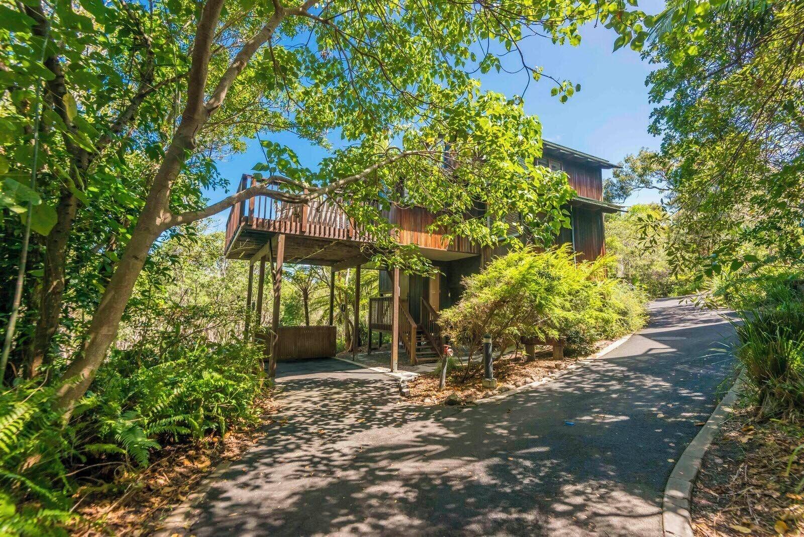 Vista Exterior The Oasis Apartments and Treetop Houses