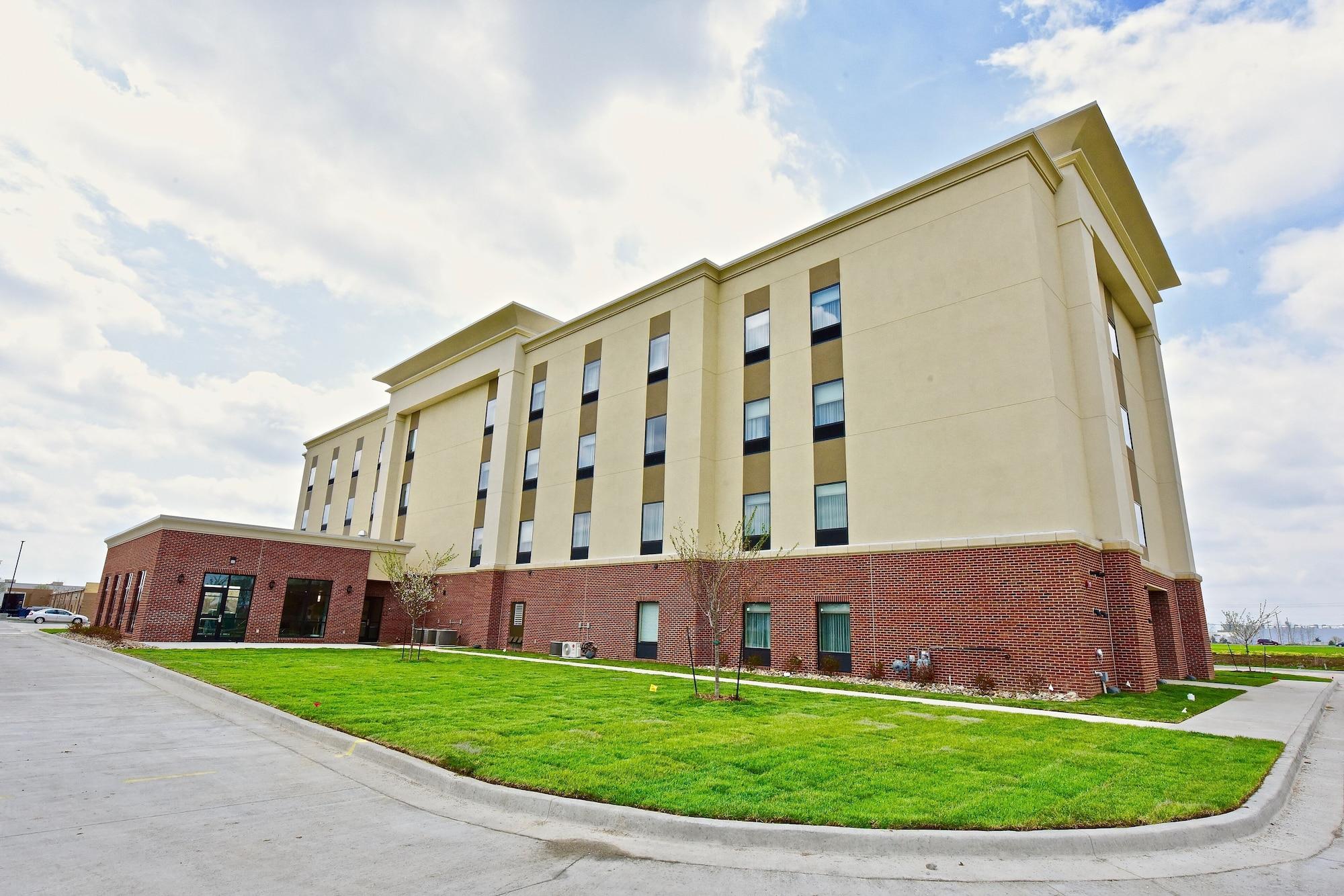 Vista Exterior Hampton Inn Kirksville