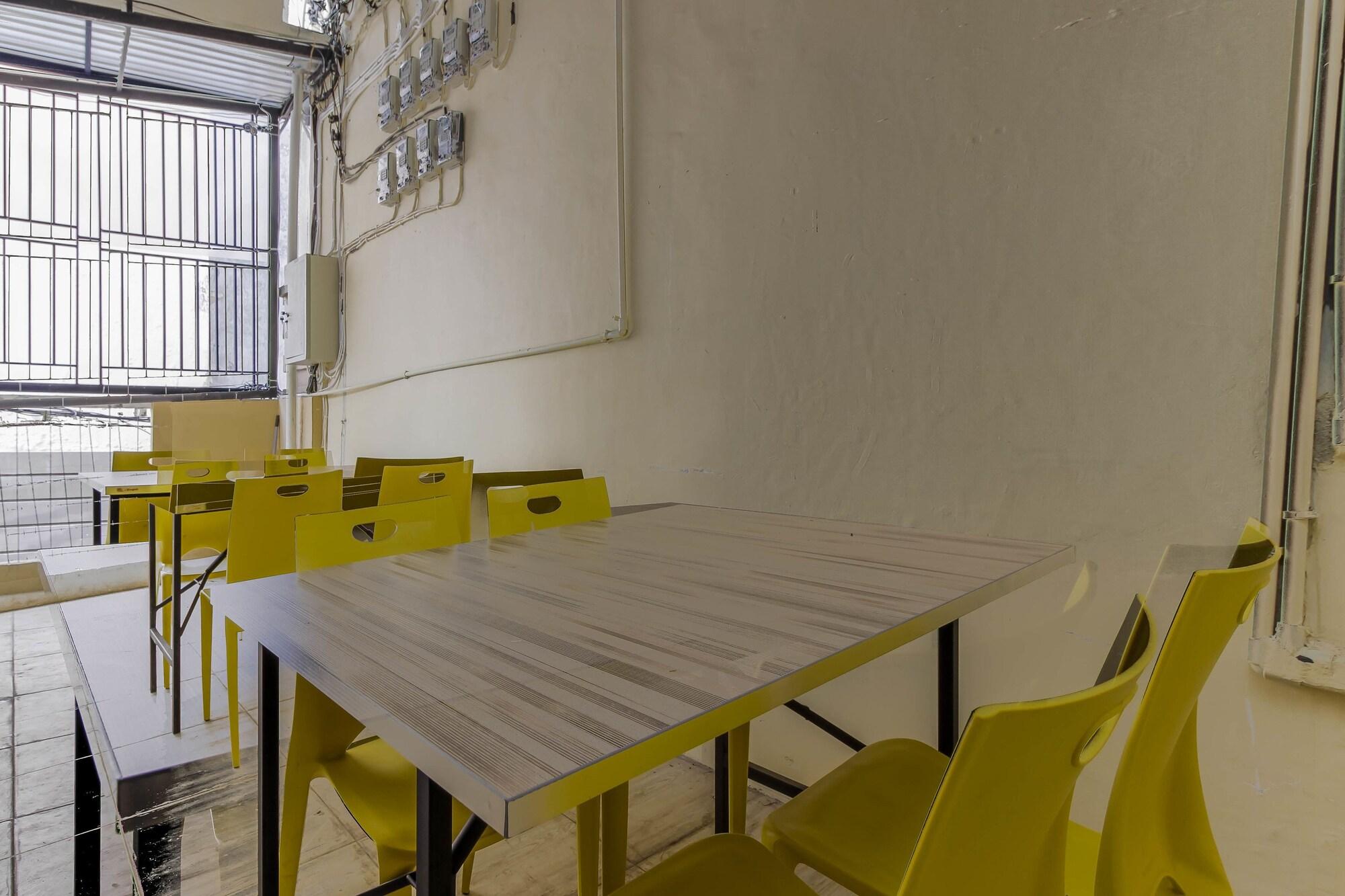 Restaurant RedDoorz near Palembang Trade Center