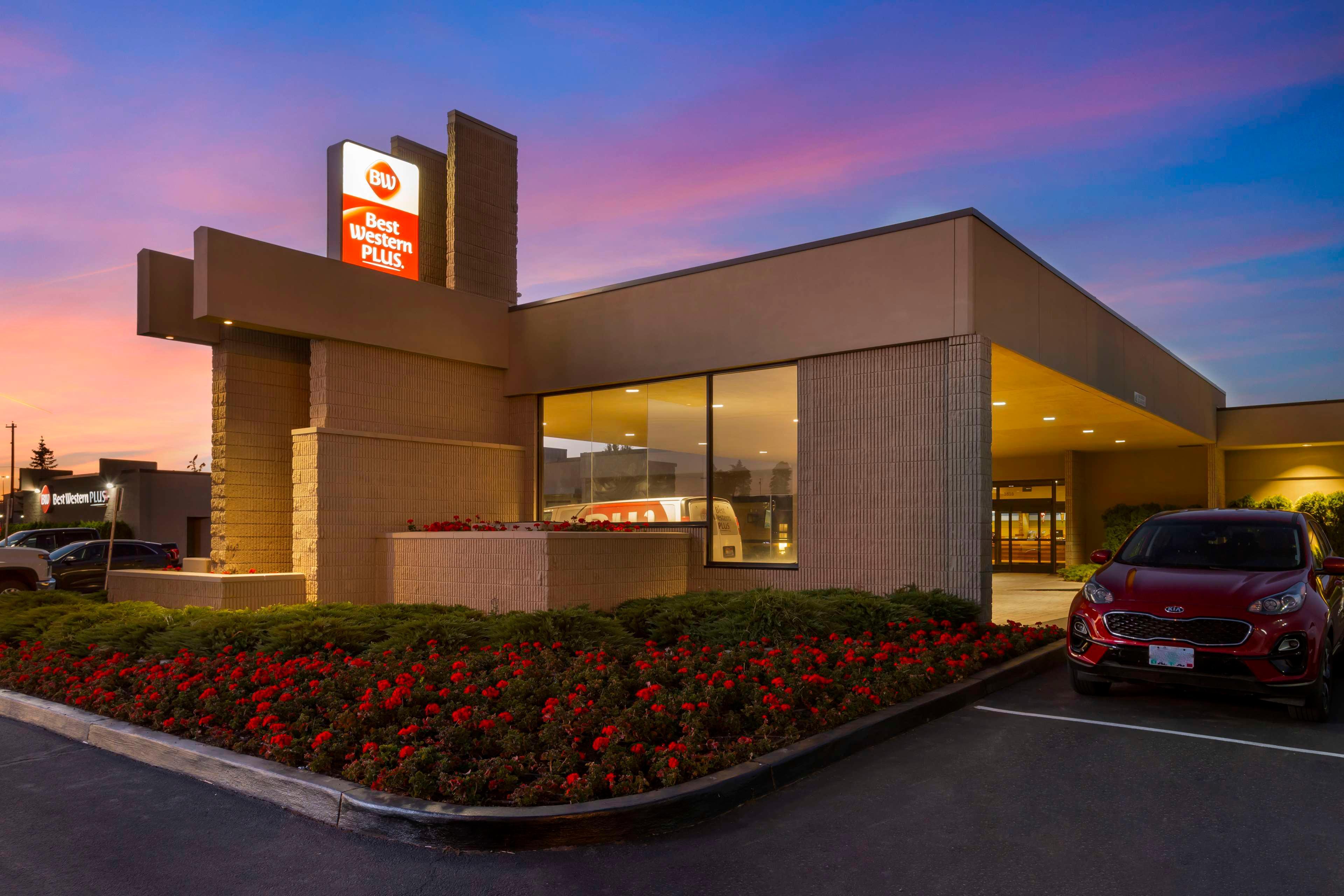 Vista Exterior Best Western Plus University Inn