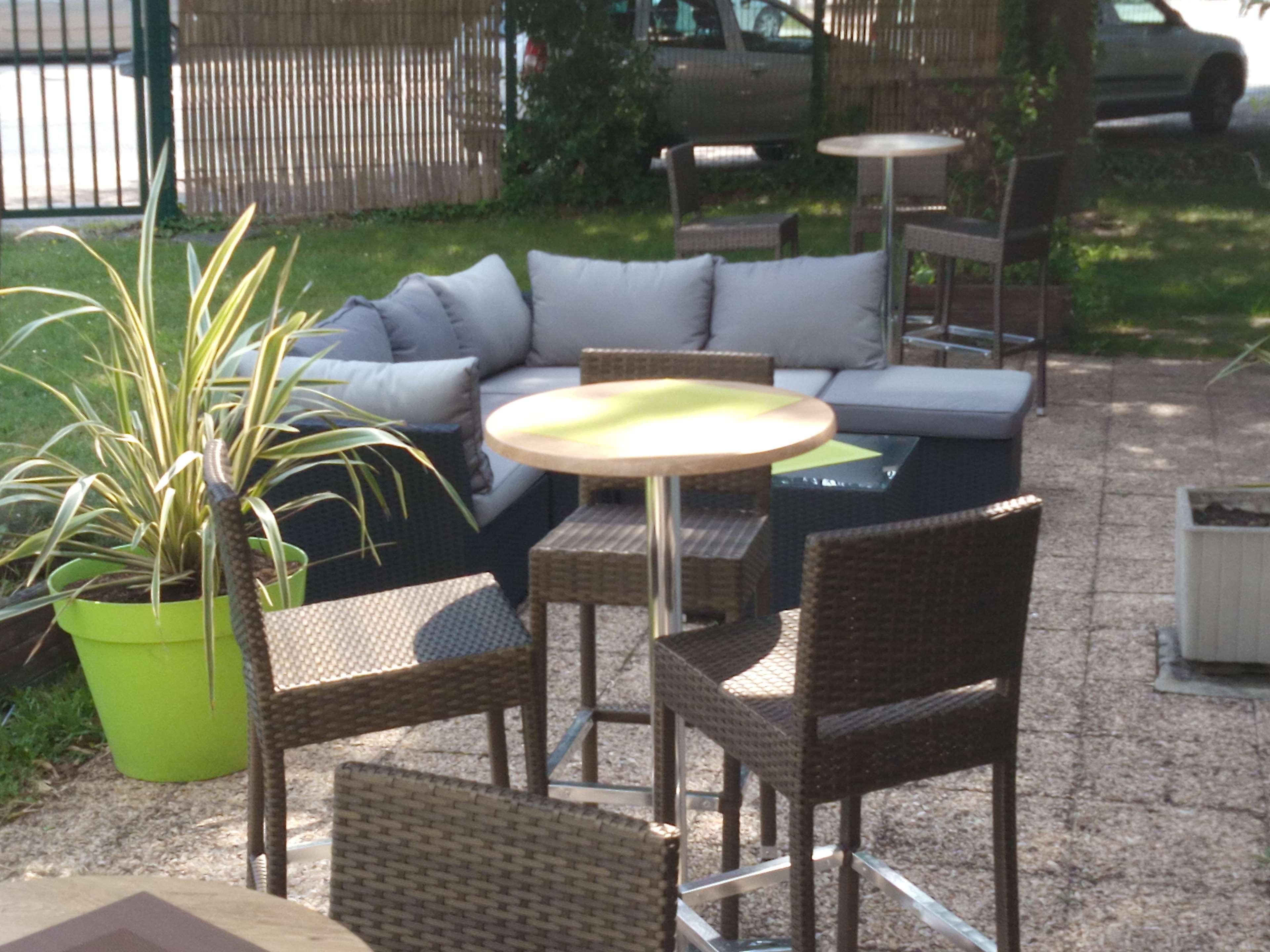 Bar/Salón Campanile Pessac