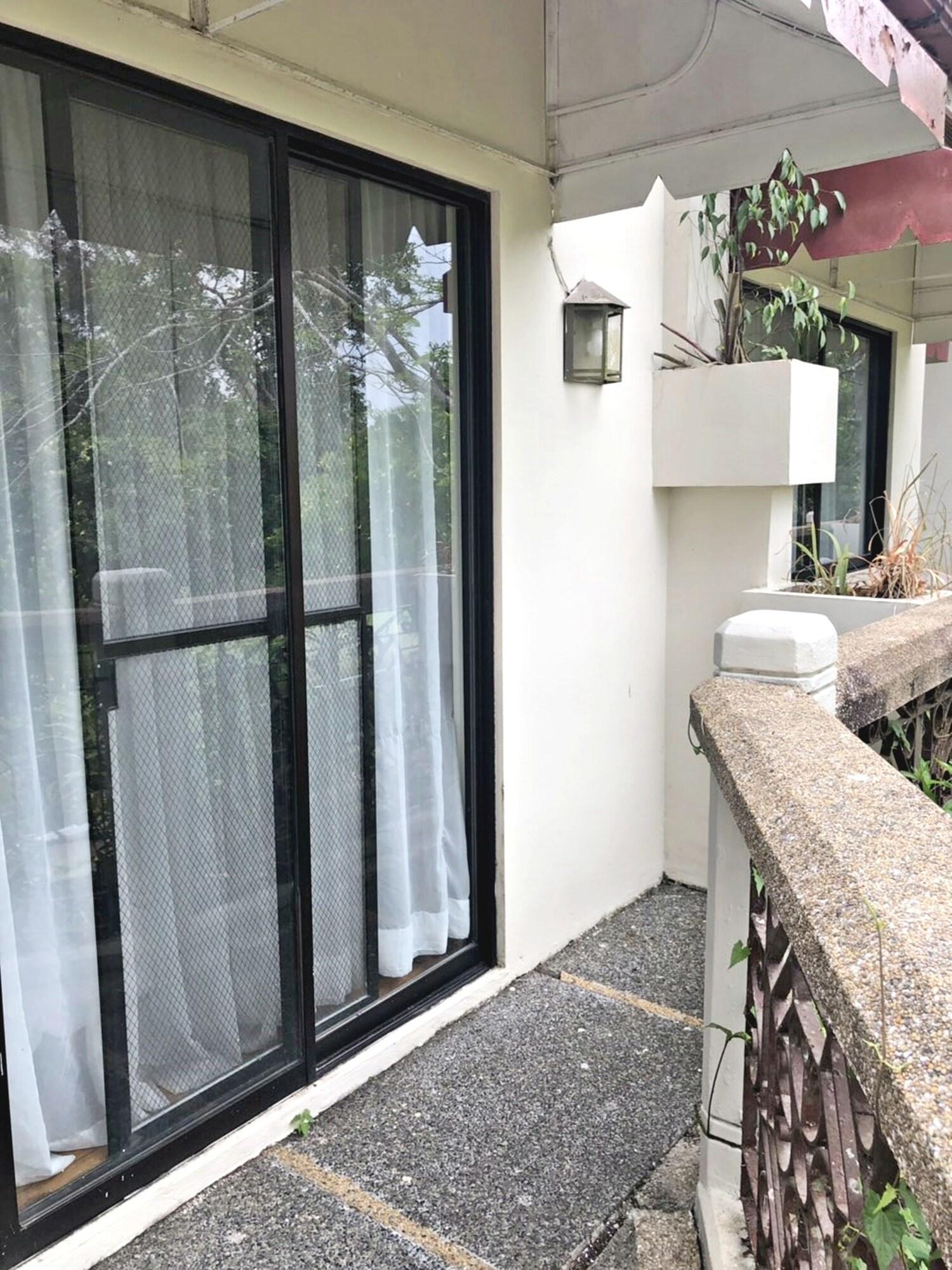 Vista Exterior Royale Tagaytay B&B