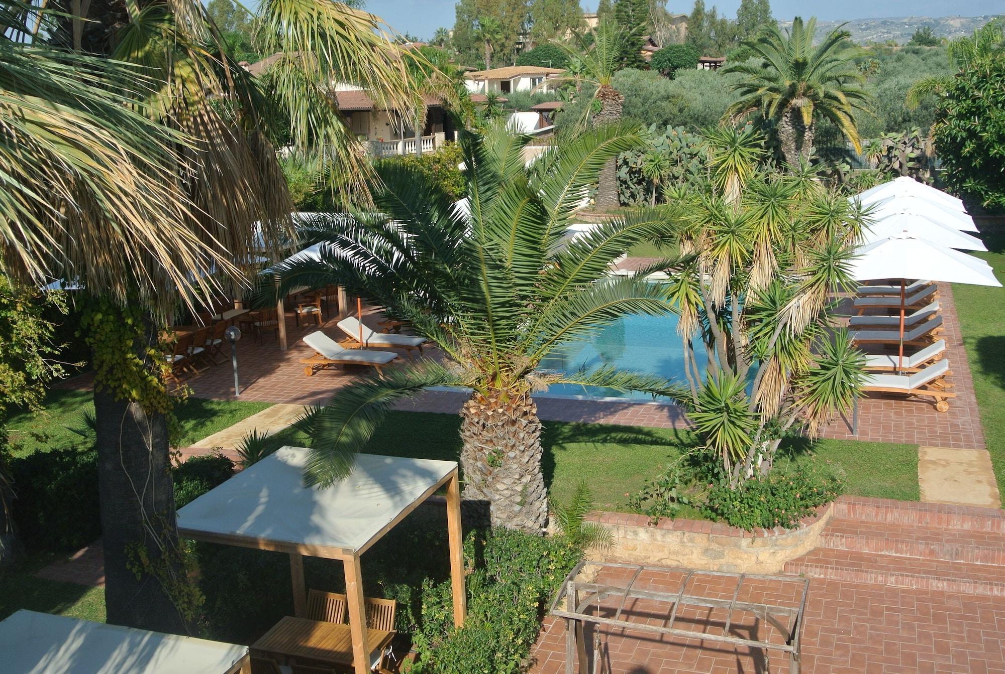 Vista Piscina Villa Carlotta Resort