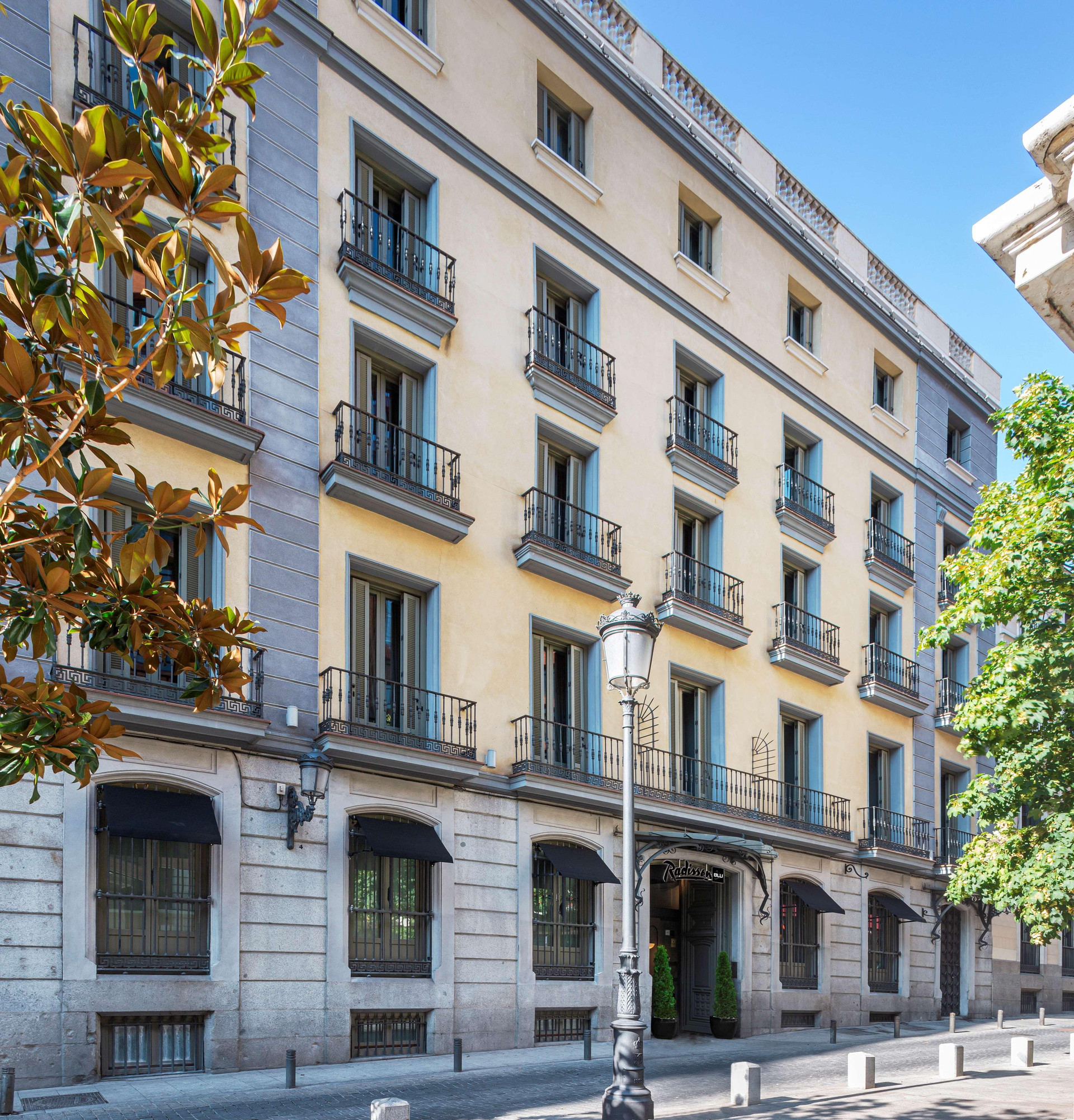 Vista Exterior Radisson Blu Hotel, Madrid Prado