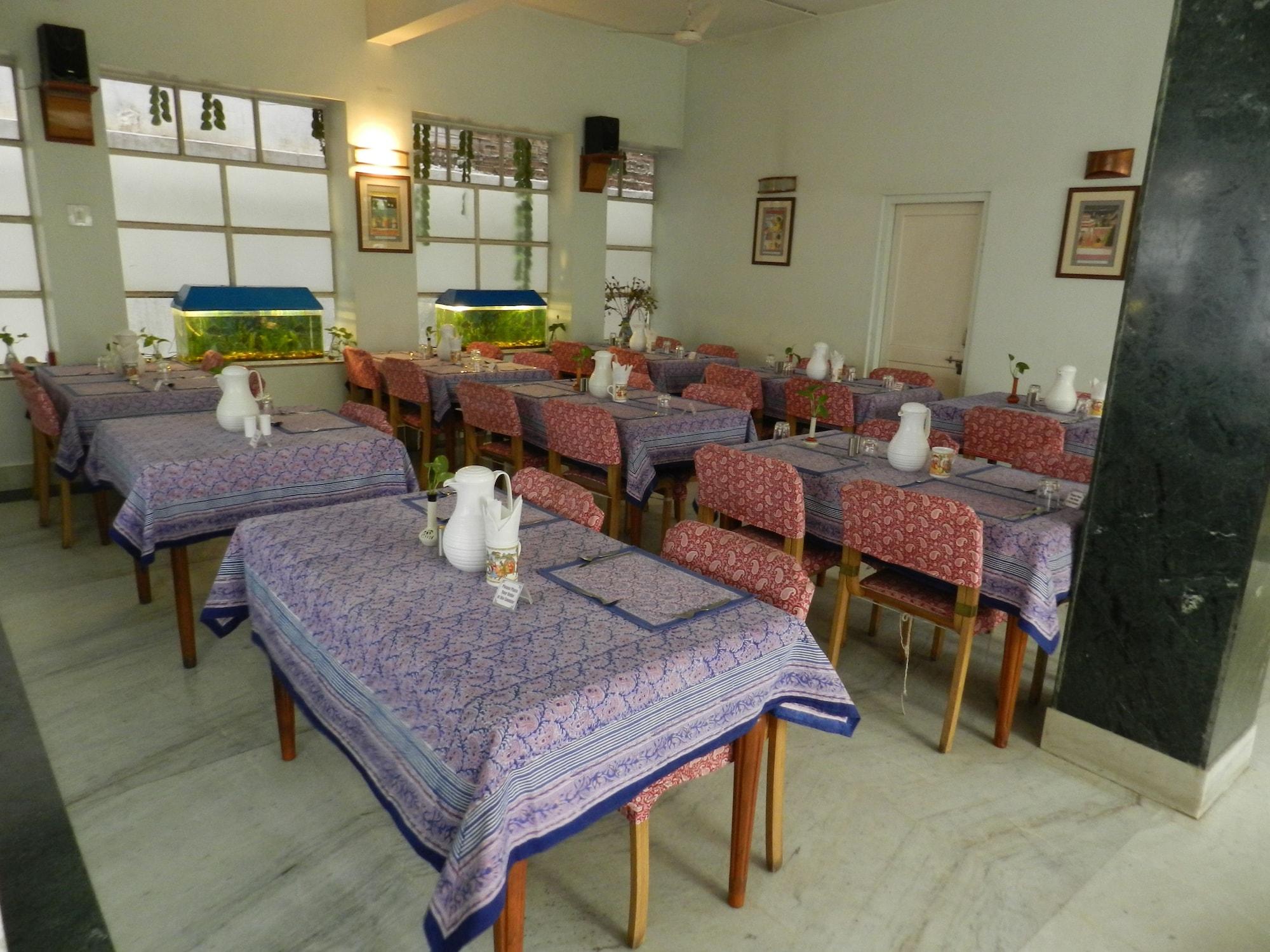 Restaurant Tara Niwas