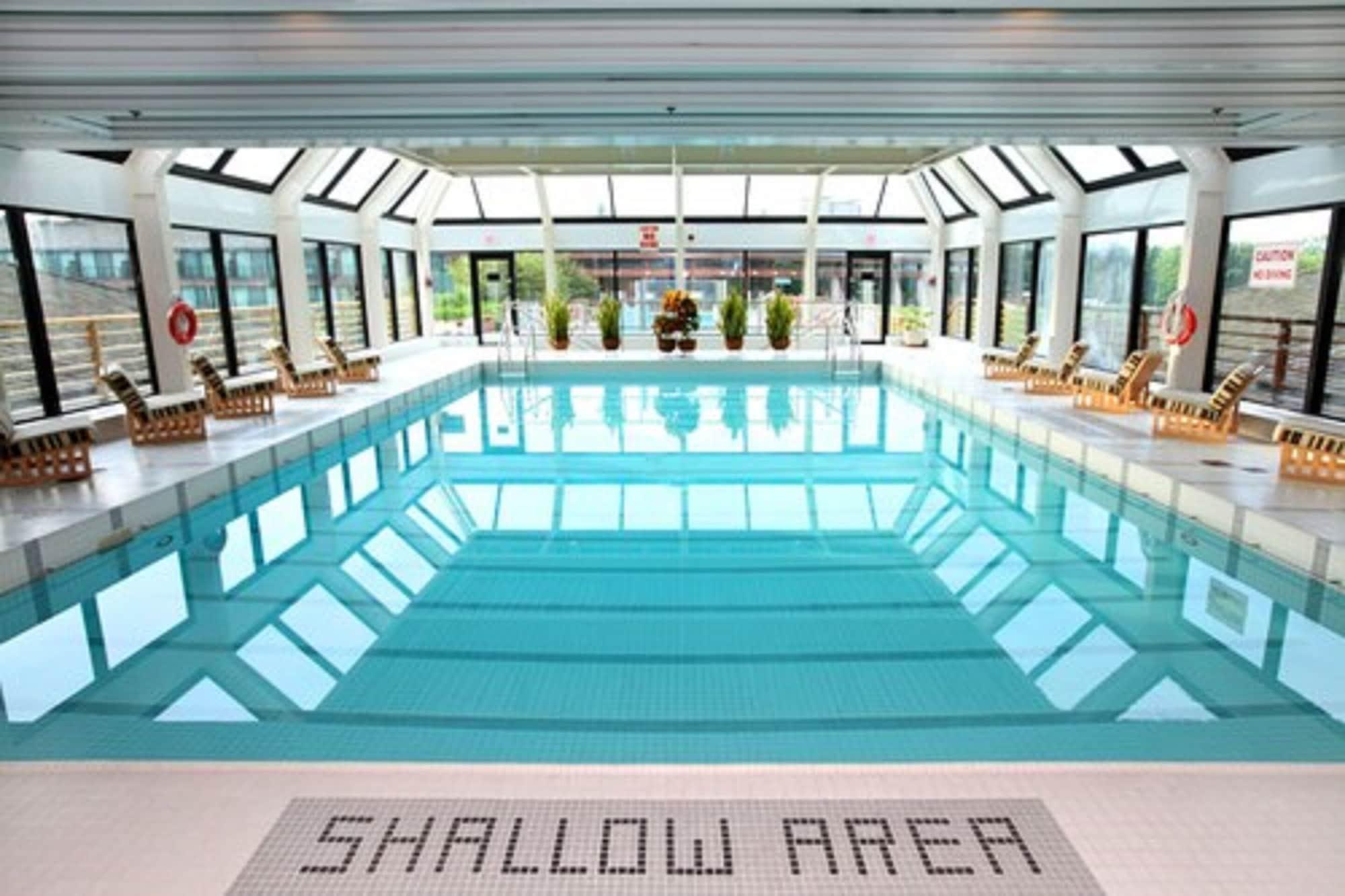 Vista Piscina Kingbridge Conference Centre & Hotel