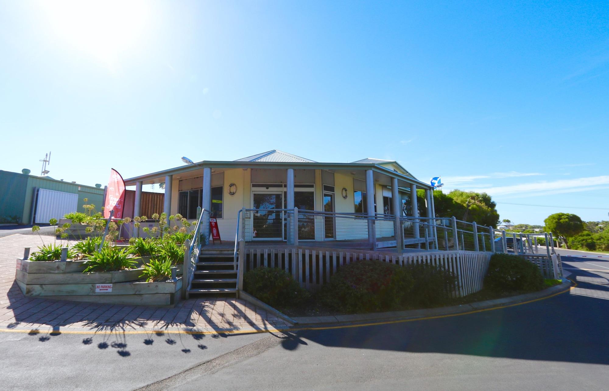 Vista Lobby Sea Vu Caravan Park