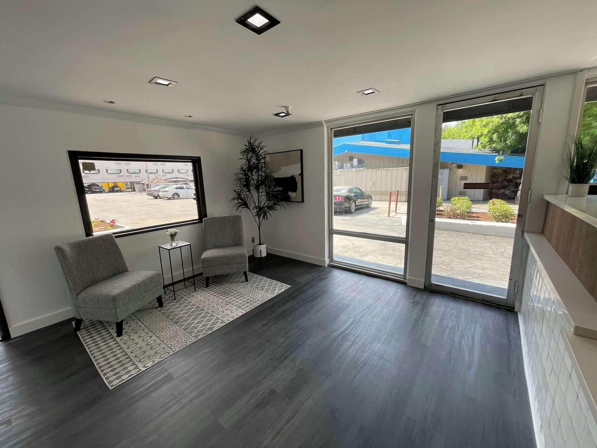 Vista Lobby The Midtowner Hotel, SureStay Collection by Best Western