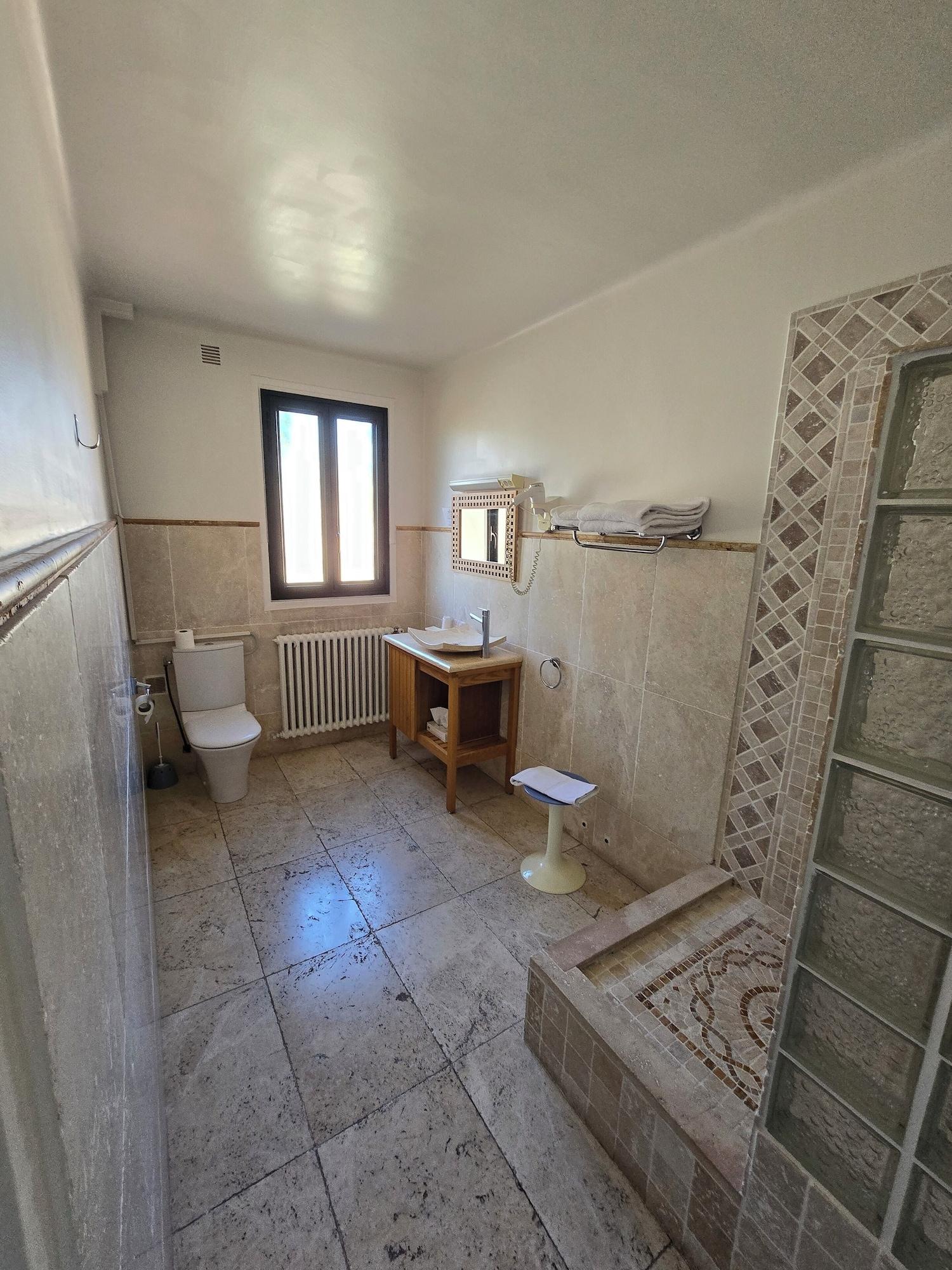 Equipamiento de Habitación Auberge Les Arômes