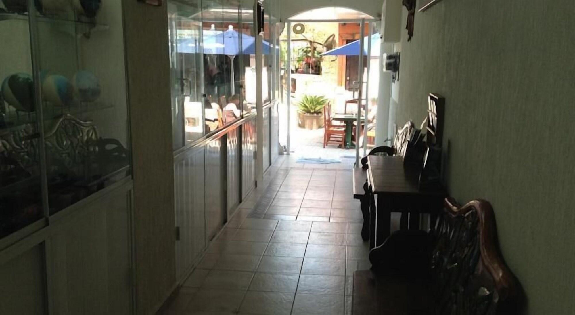 Vista Lobby Suites Los Arcos