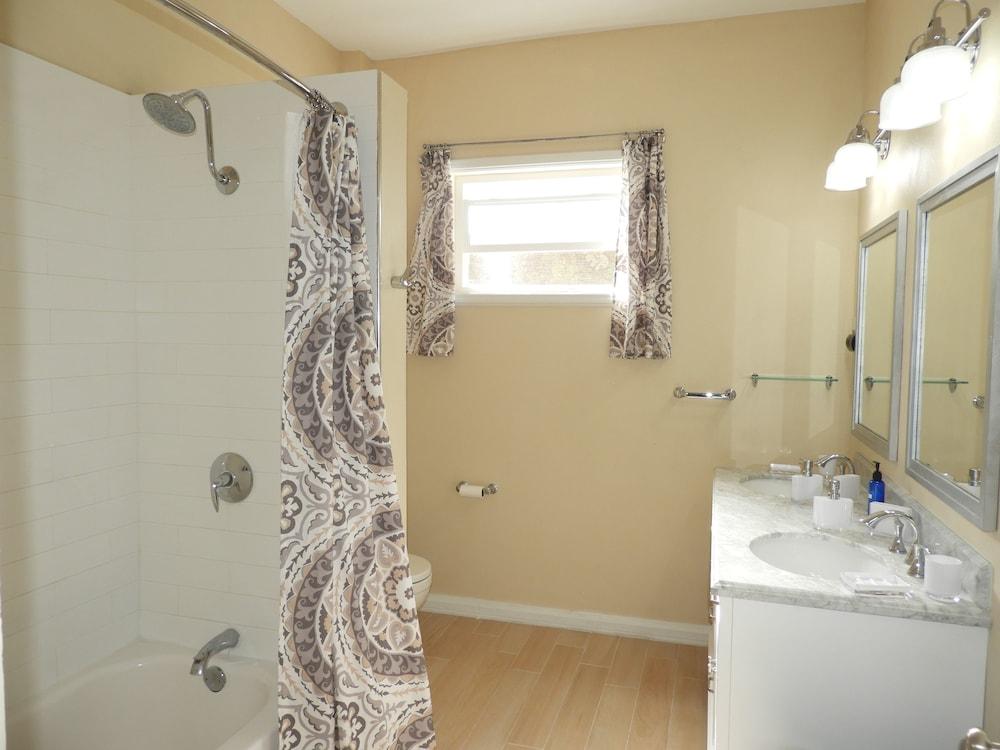 Baño Keep Cool Guesthouse