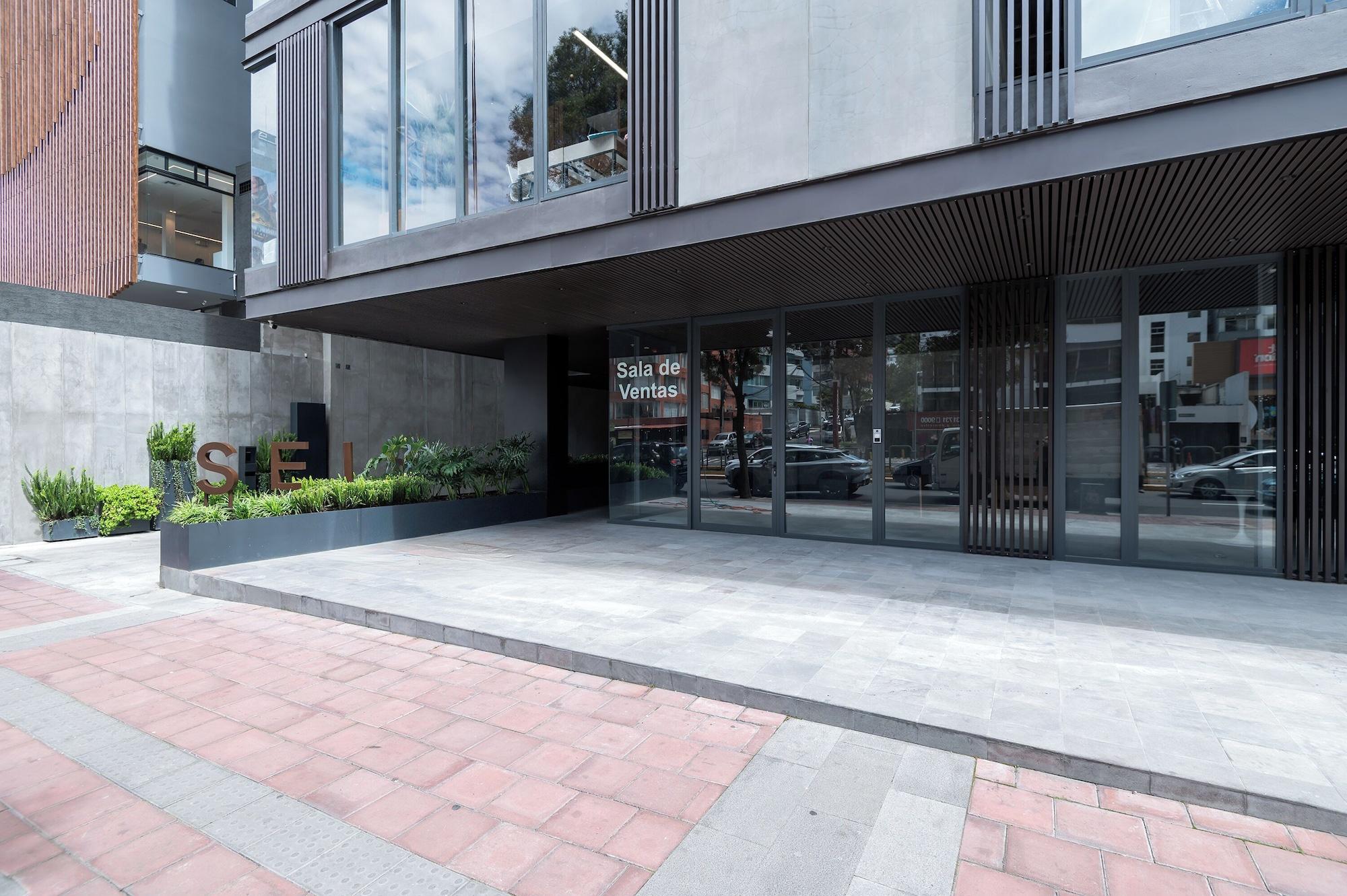 Vista Exterior Edificio SEIS by Host Ecuador