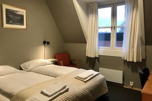 Alojamiento - Henriks Hotell