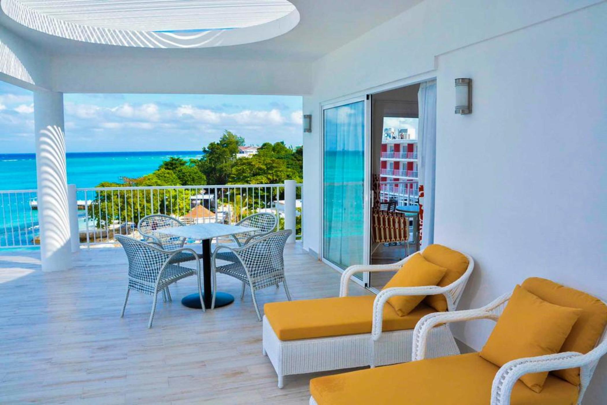 Hotel Royal Decameron Cornwall Beach