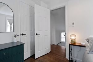 Alquiler Vacacional - Downtown 2 BR Cottage w/ King Bed