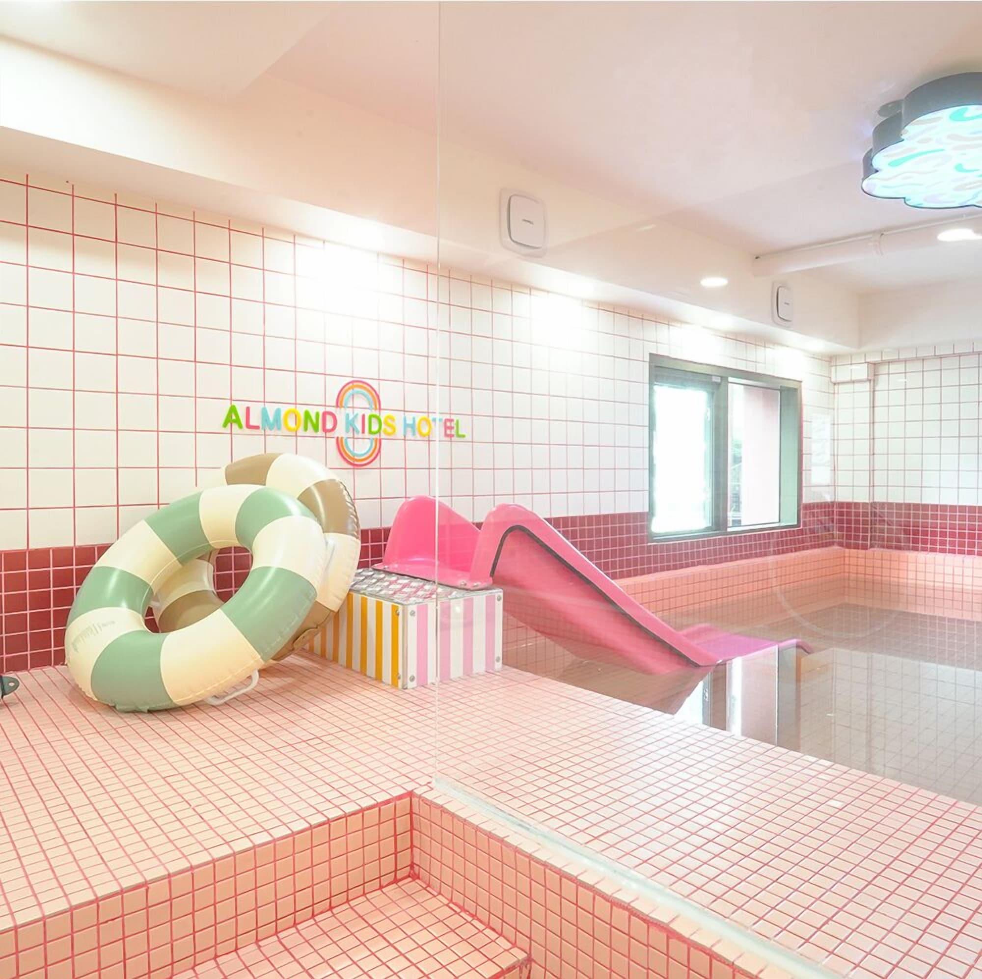 Instalaciones Recreativas Almondkidshotel yangsantongdosa