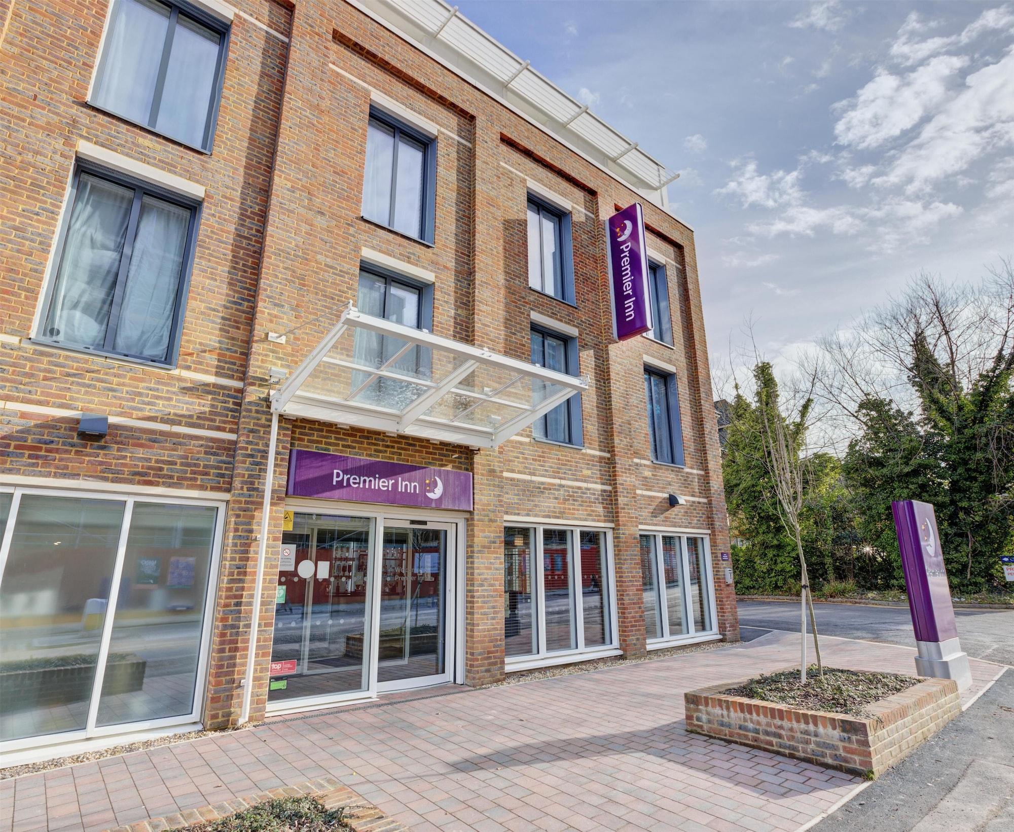 Vista Exterior Premier Inn Haywards Heath