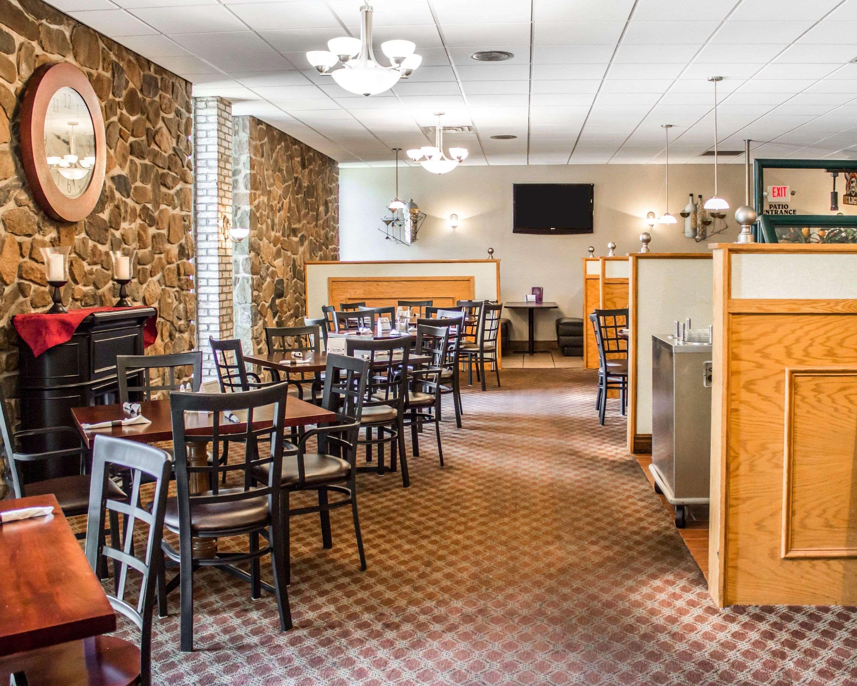 Restaurant Quality Inn & Conference Center Franklin Downtown