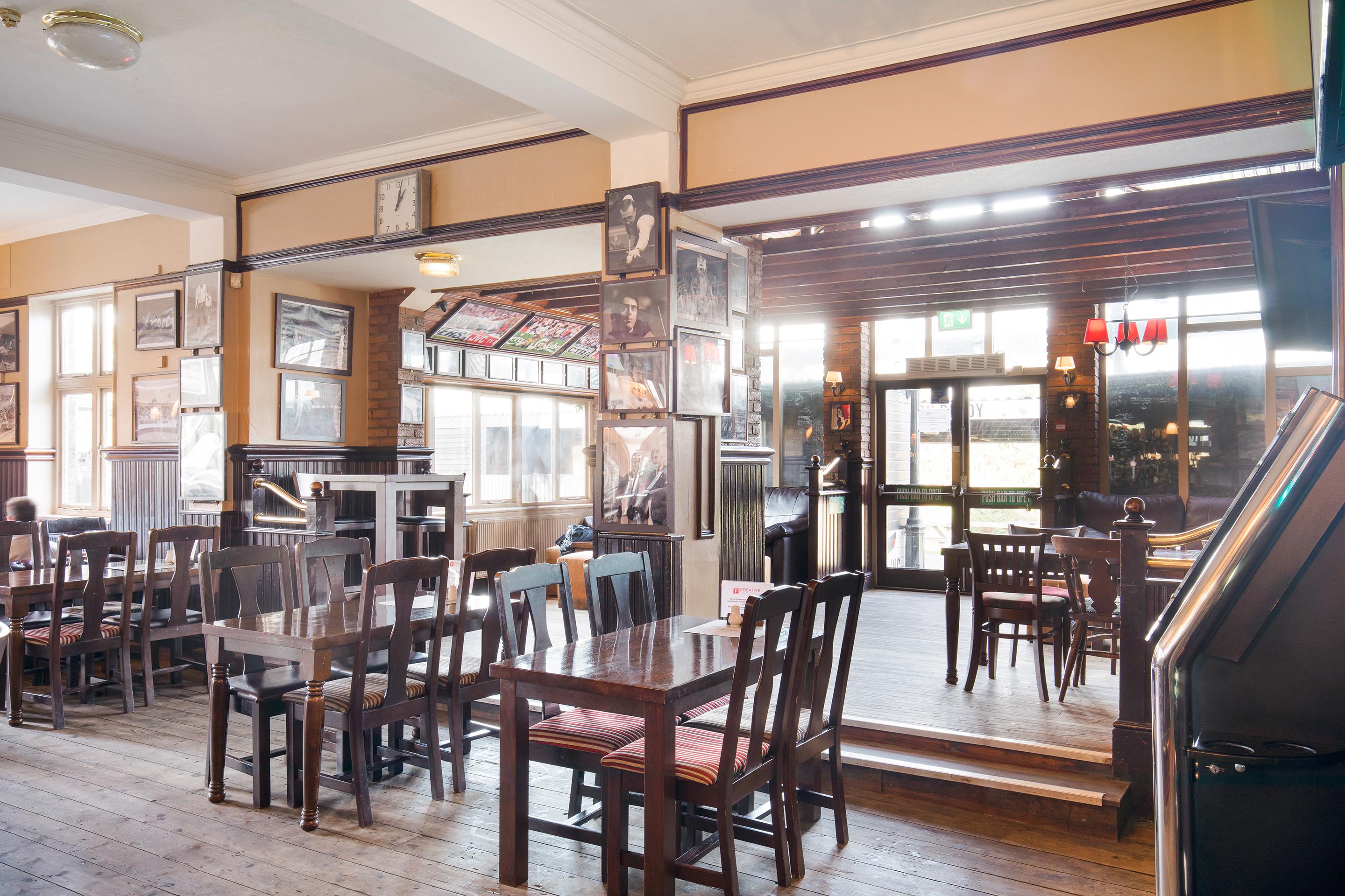 Restaurant OYO The Green Man Pub and Hotel
