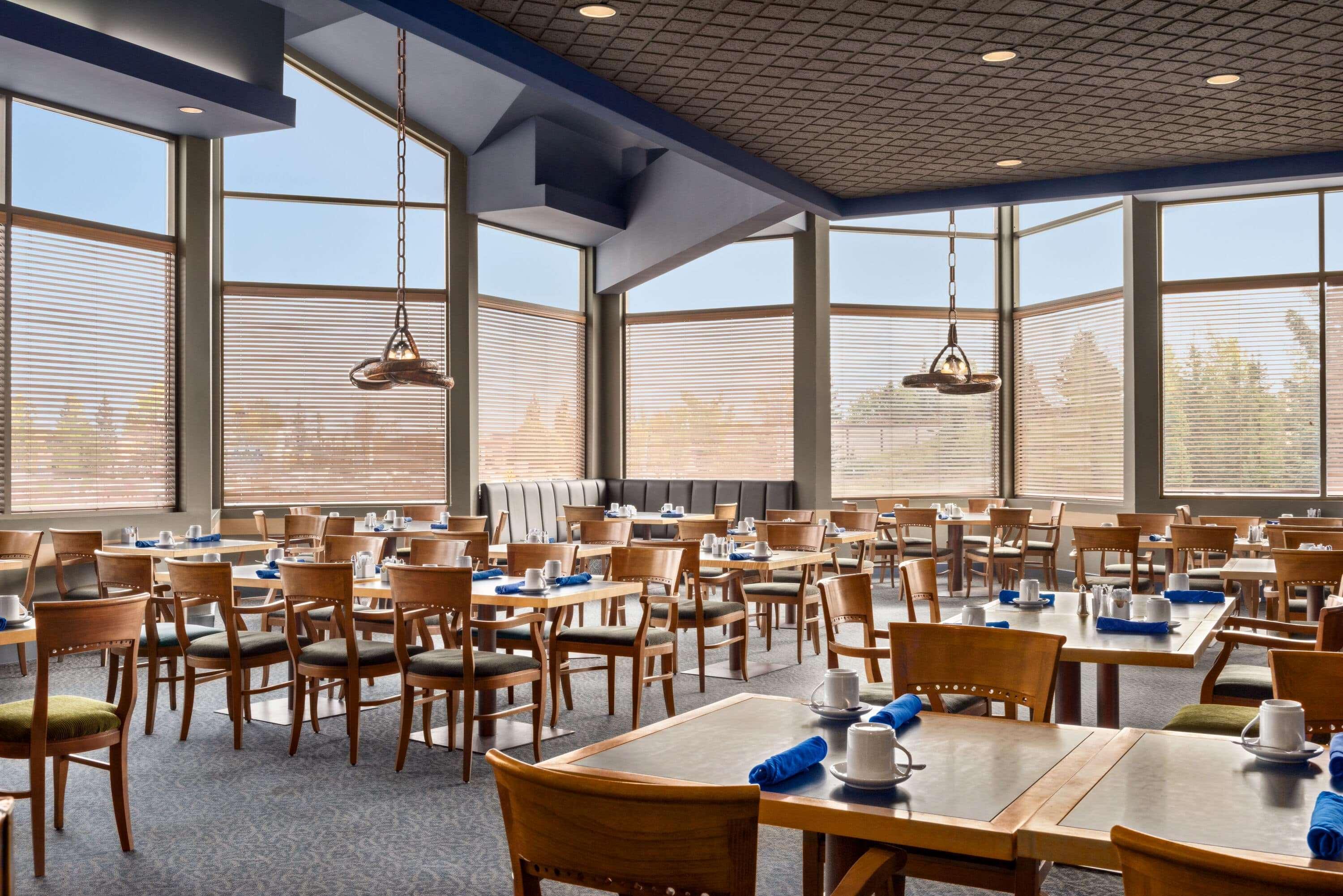 Restaurant Royal Hotel West Edmonton, Trademark Collection by Wyndham