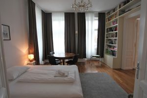 Alquiler Vacacional - Fancy 6 rooms apartment directly at Augarten