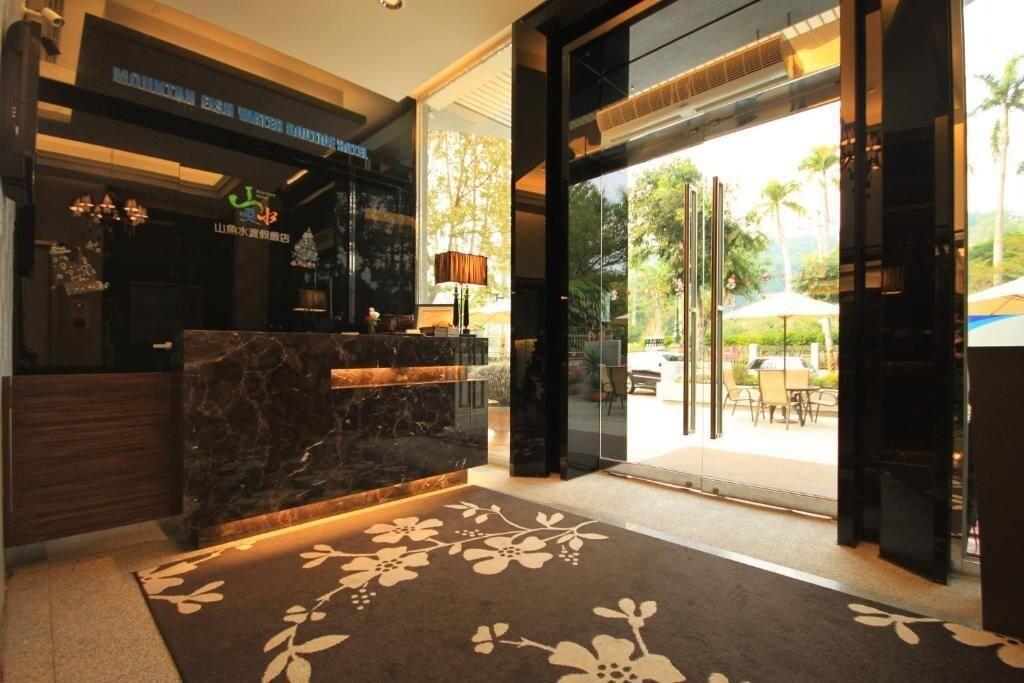 Vista Lobby Mountain Fish Water Boutique Hotel