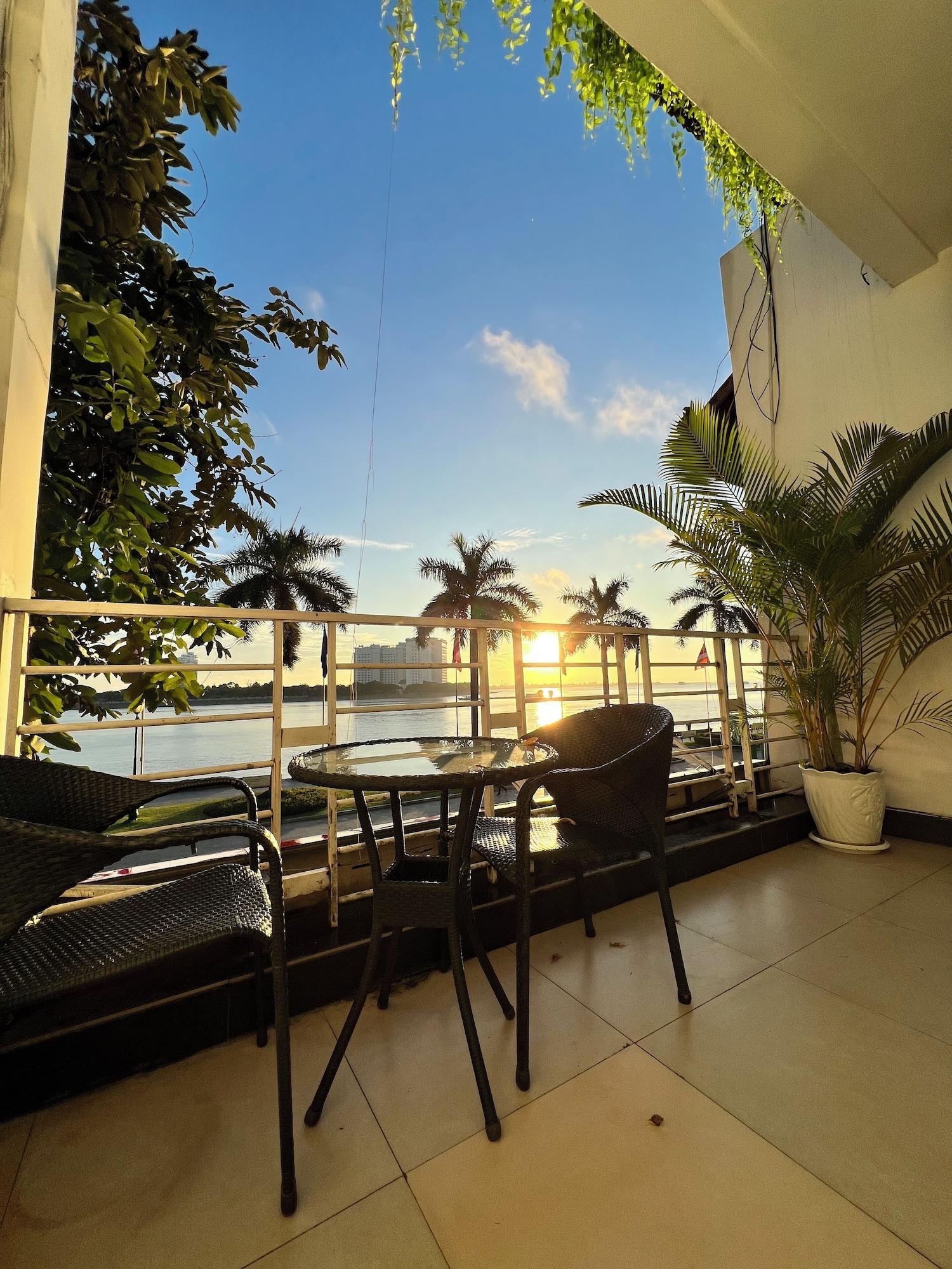 Varios Asiban Quay Boutique Hotel