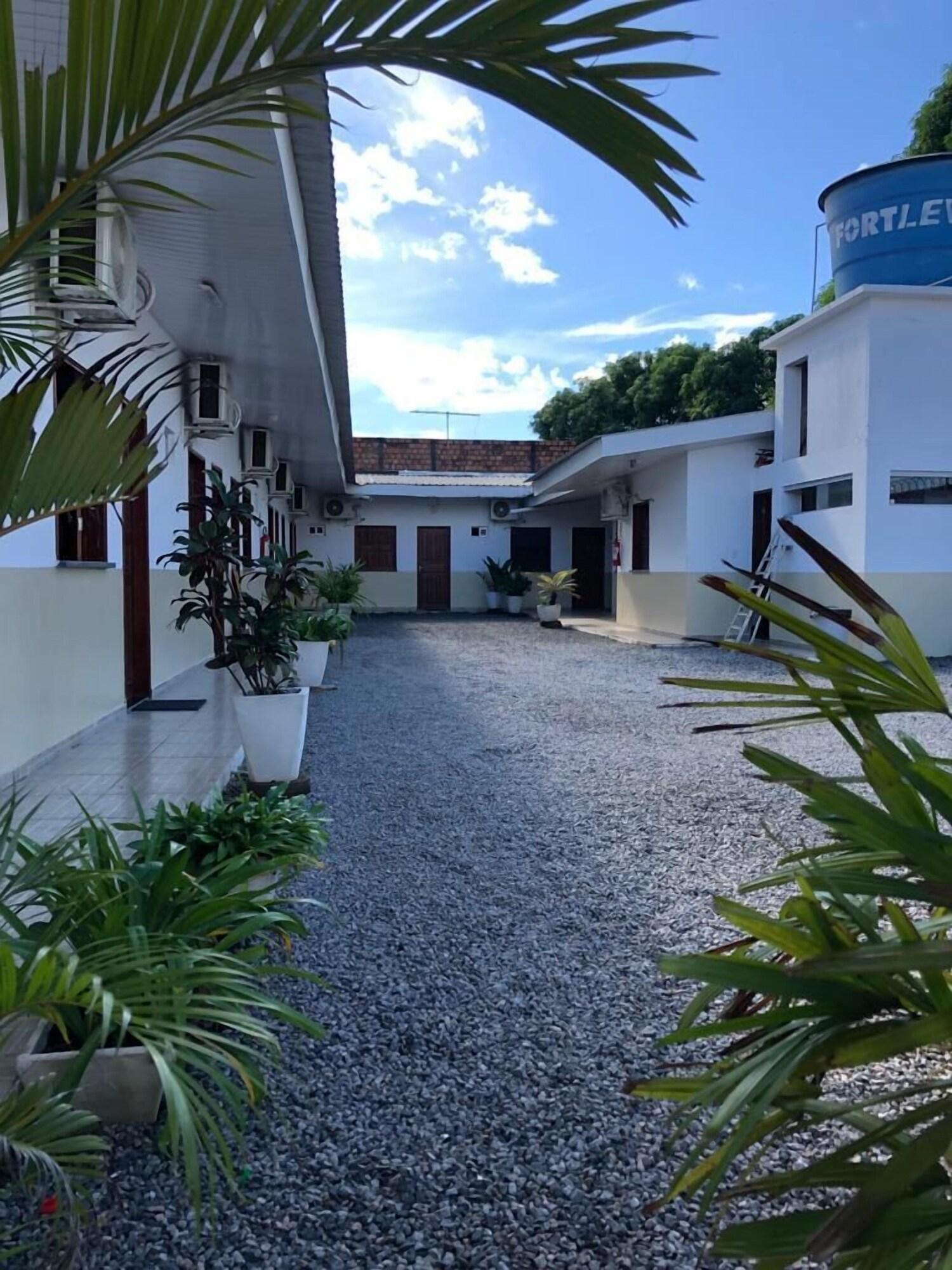 Vista Exterior Hotel Canaã