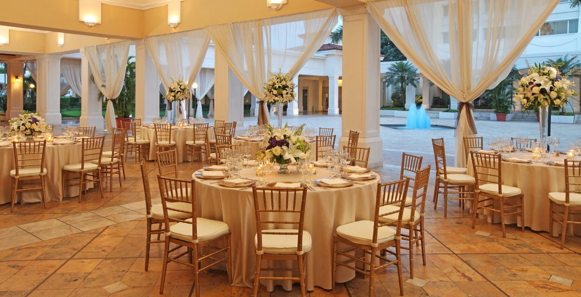 Salón de Baile Real InterContinental San Salvador at Metrocentro Mall by IHG