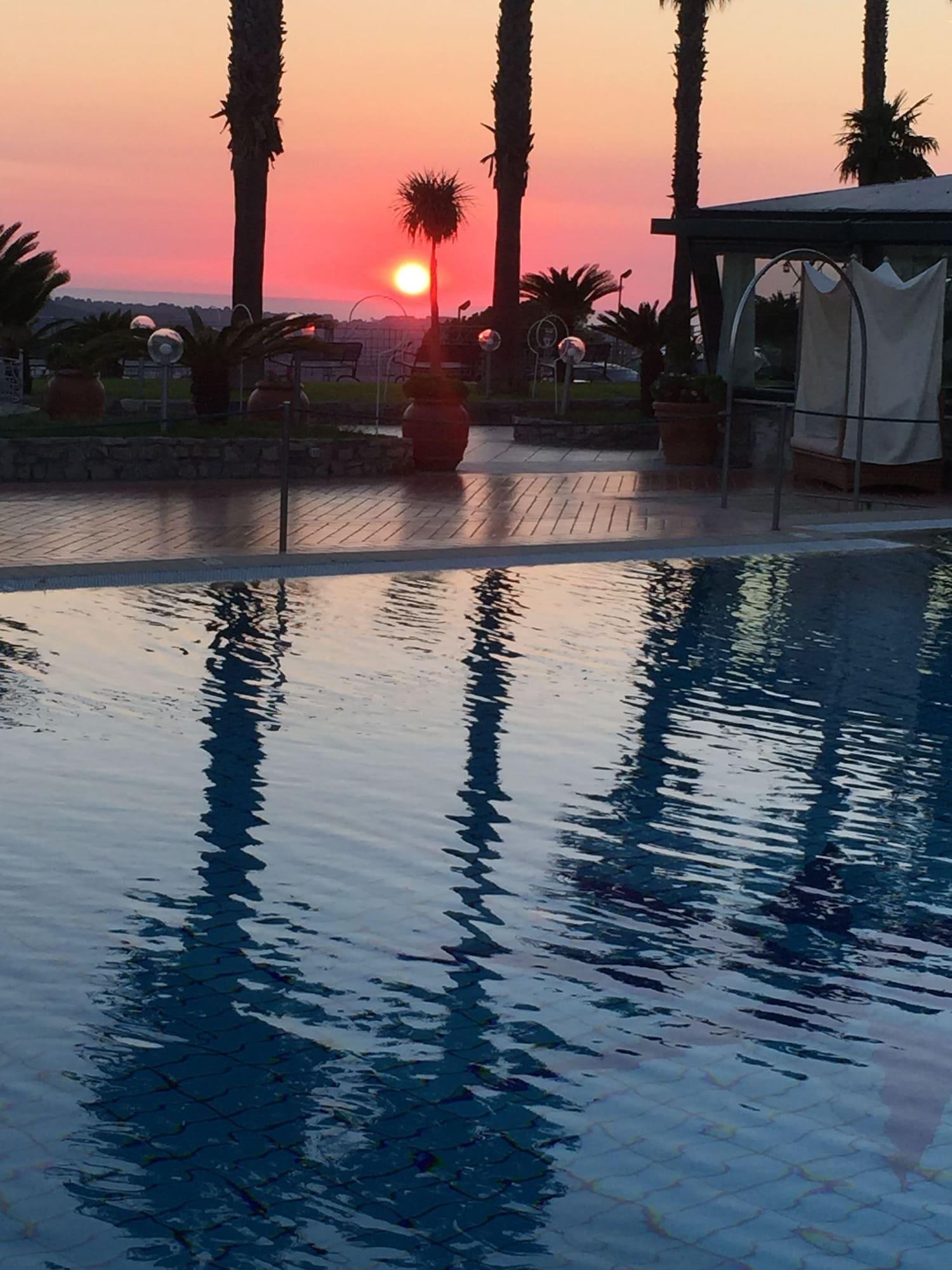 Vista Piscina Hotel Gli Dei
