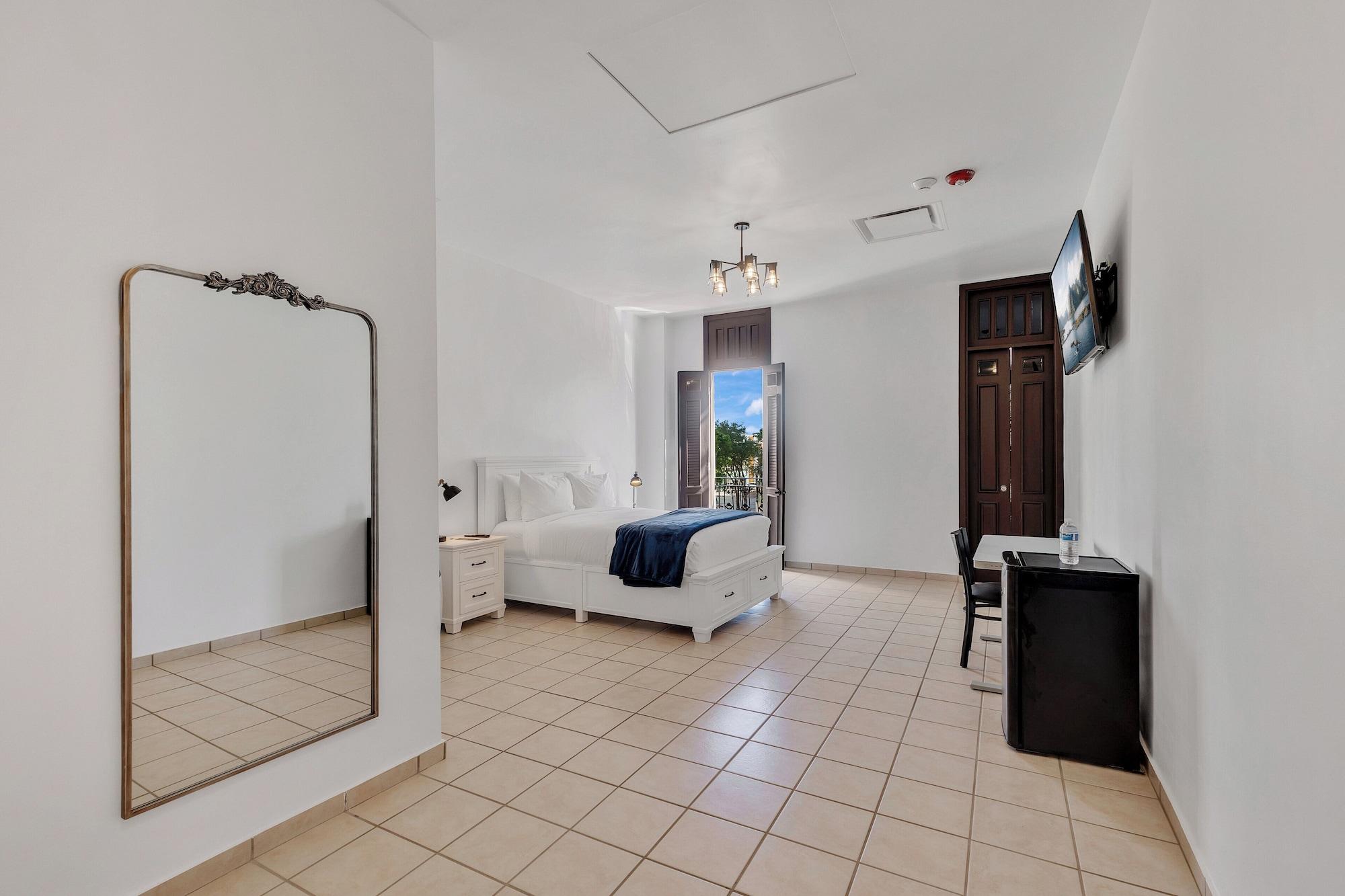 Varios Armas Hotel