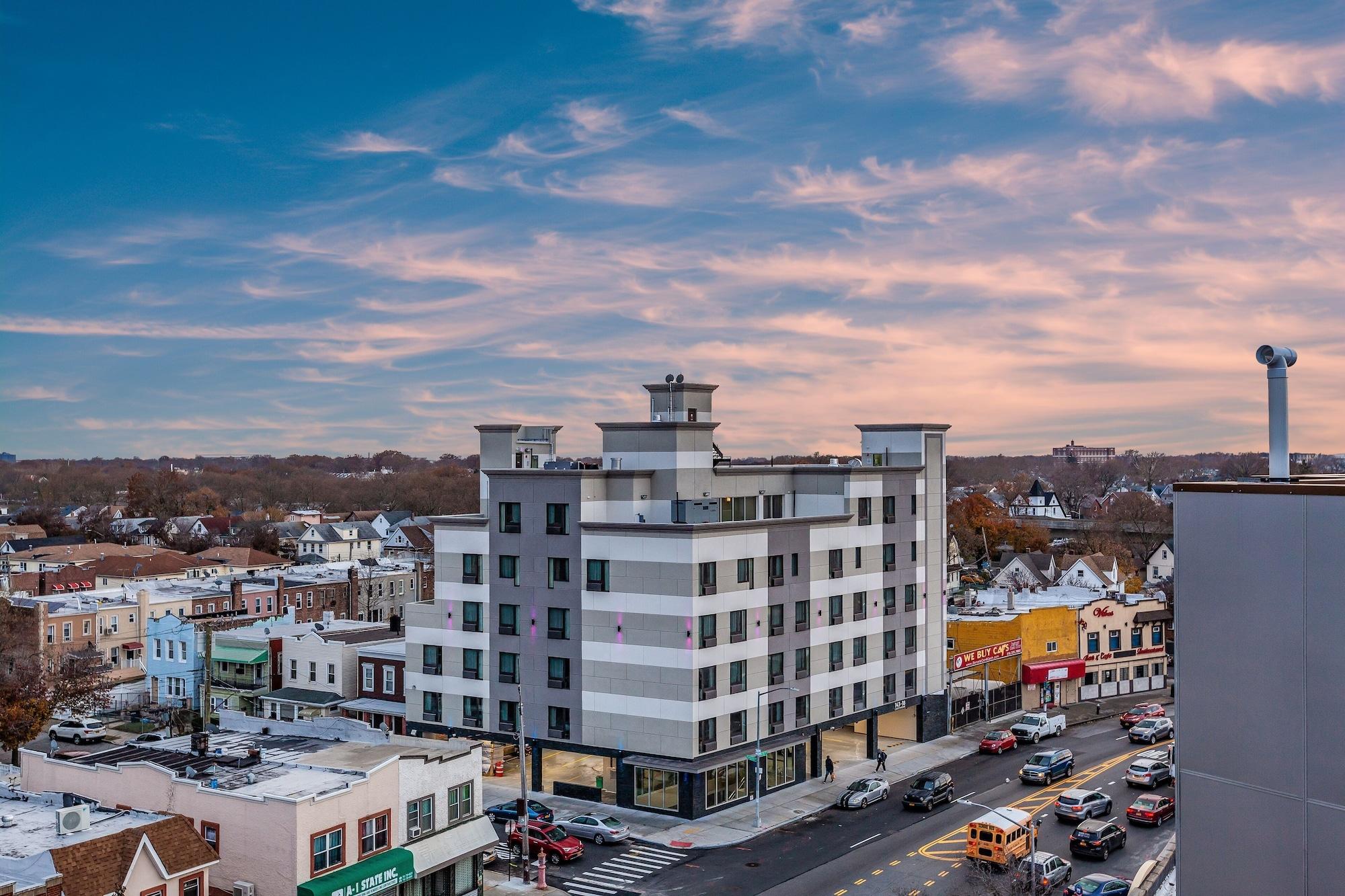 Vista Exterior Van Wyck Hotel & Suites Near JFK Airport