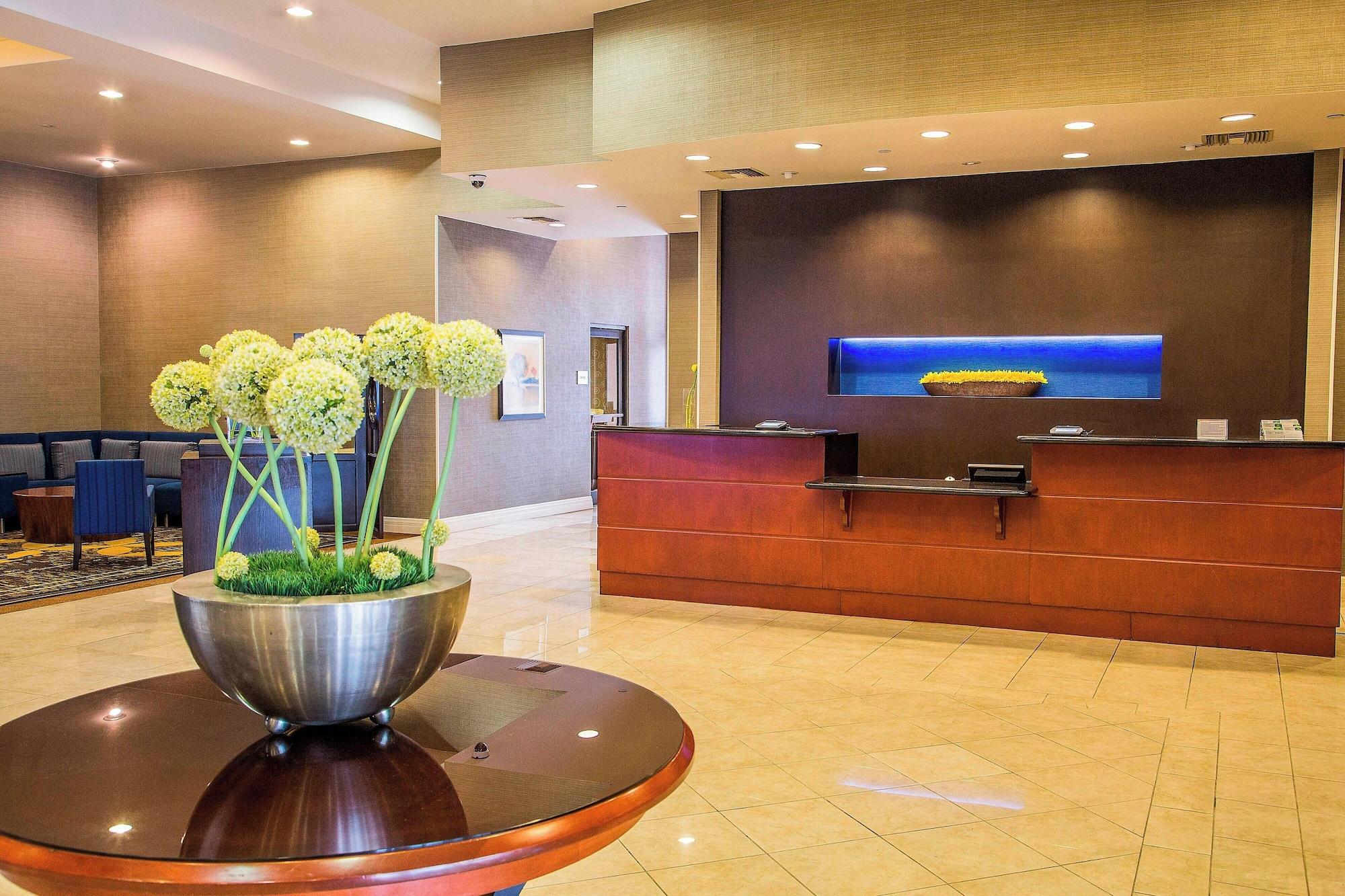 Vista Lobby Courtyard by Marriott Los Angeles Pasadena/Monrovia
