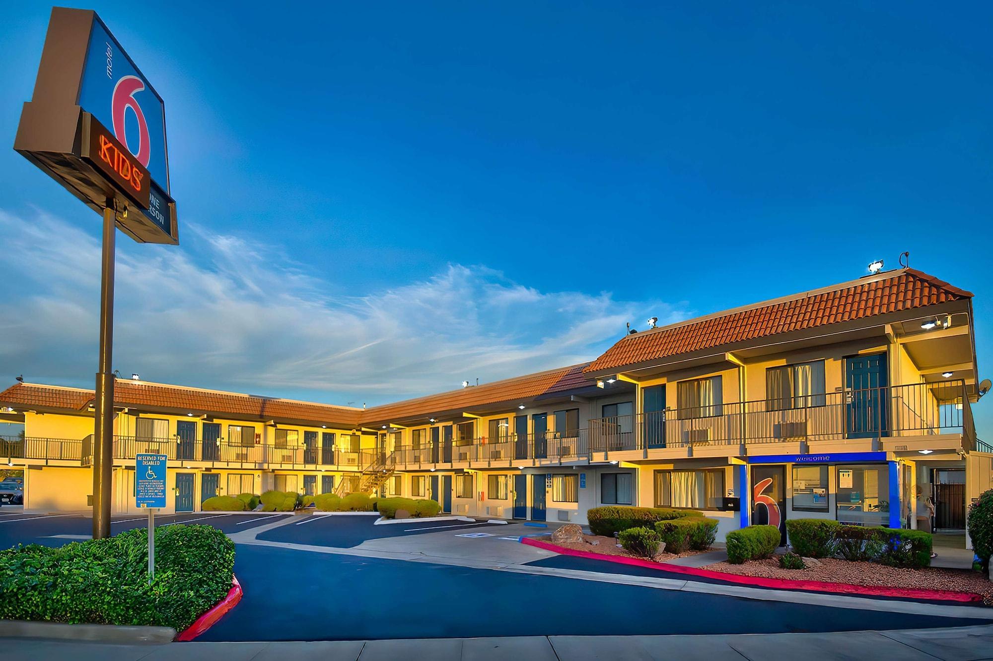 Varios Motel 6 Vallejo, CA - Six Flags West